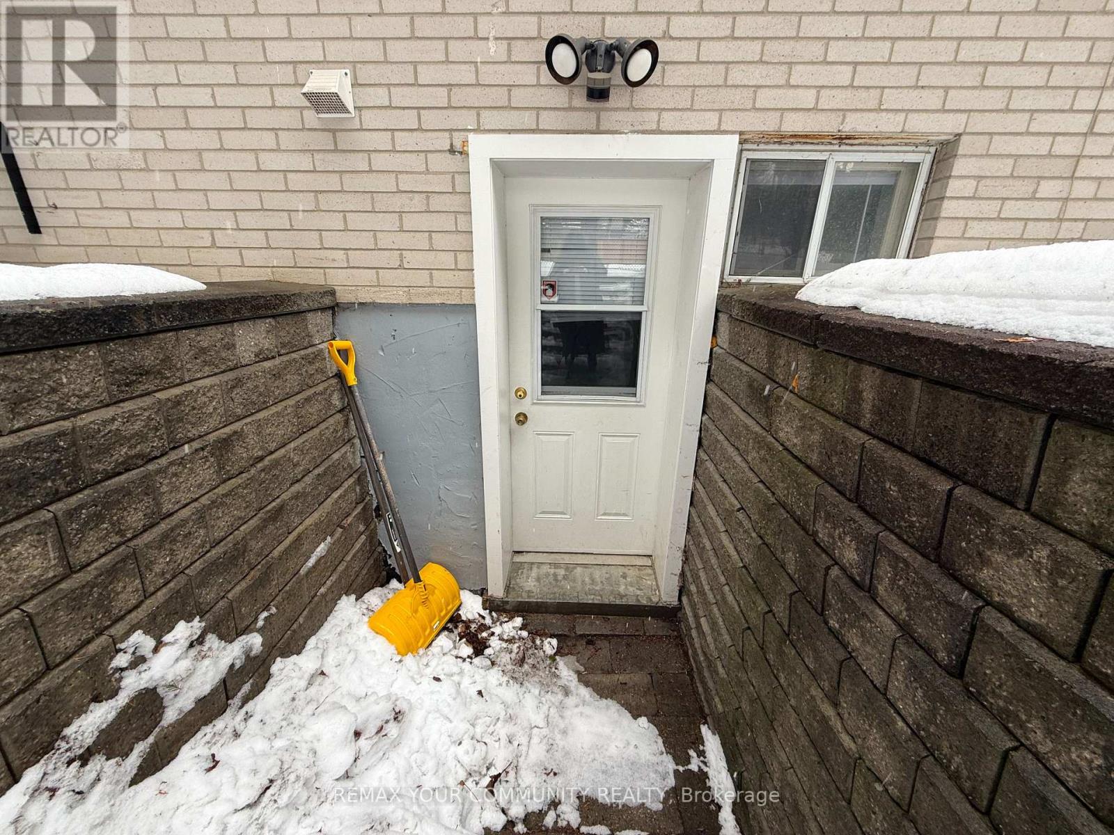 Lower - 165 Carlson Drive, Newmarket, Ontario  L3Y 3H2 - Photo 3 - N12809412