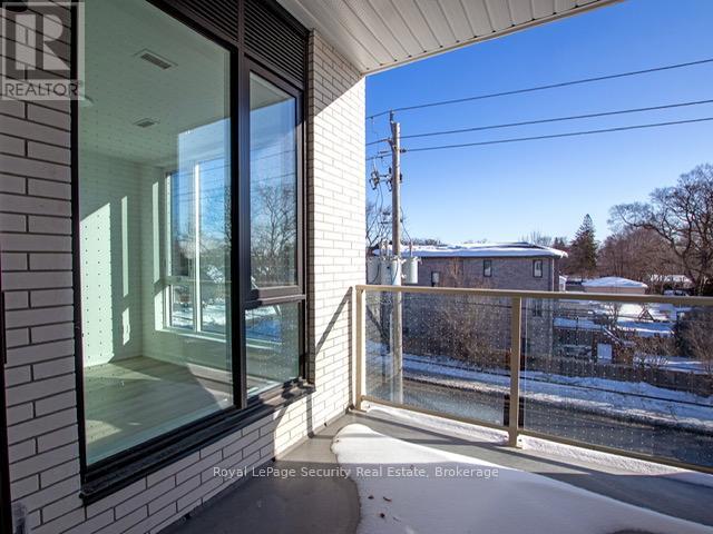 301 - 722 Marlee Avenue, Toronto, Ontario  M6B 3J7 - Photo 12 - W12809426