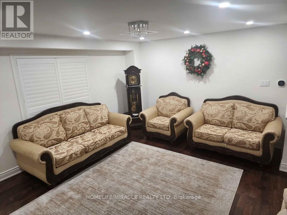 89 Pertosa Drive, Brampton, Ontario  L6X 4W7 - Photo 2 - W12809434