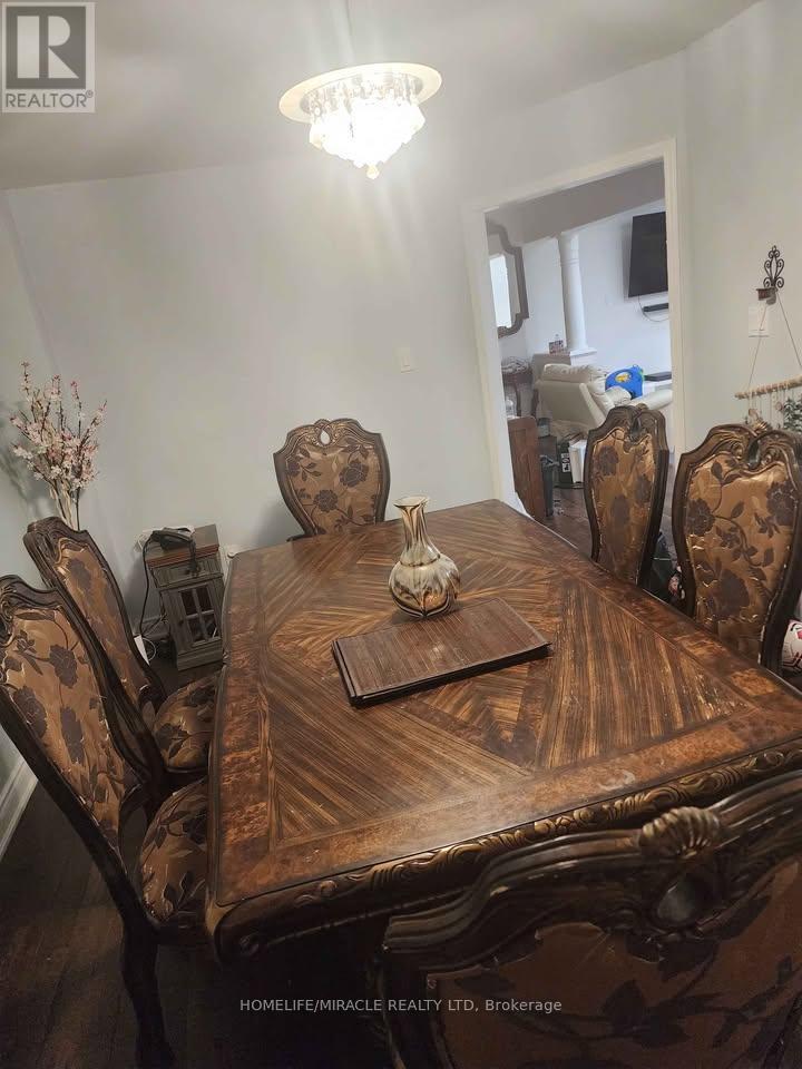 89 Pertosa Drive, Brampton, Ontario  L6X 4W7 - Photo 3 - W12809434