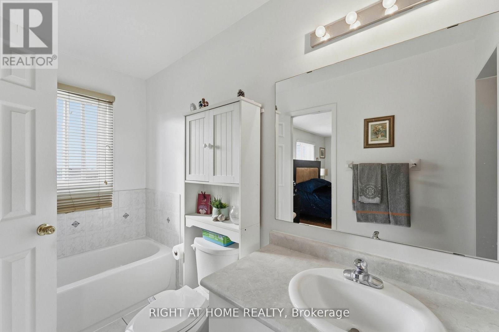 154 - 7155 Magistrate Terrace, Mississauga, Ontario  L5W 1Y9 - Photo 17 - W12809438