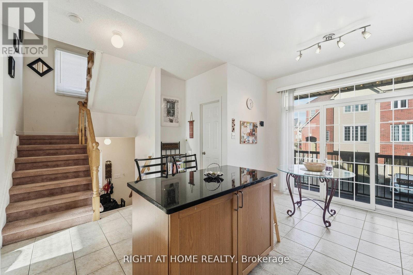 154 - 7155 Magistrate Terrace, Mississauga, Ontario  L5W 1Y9 - Photo 4 - W12809438