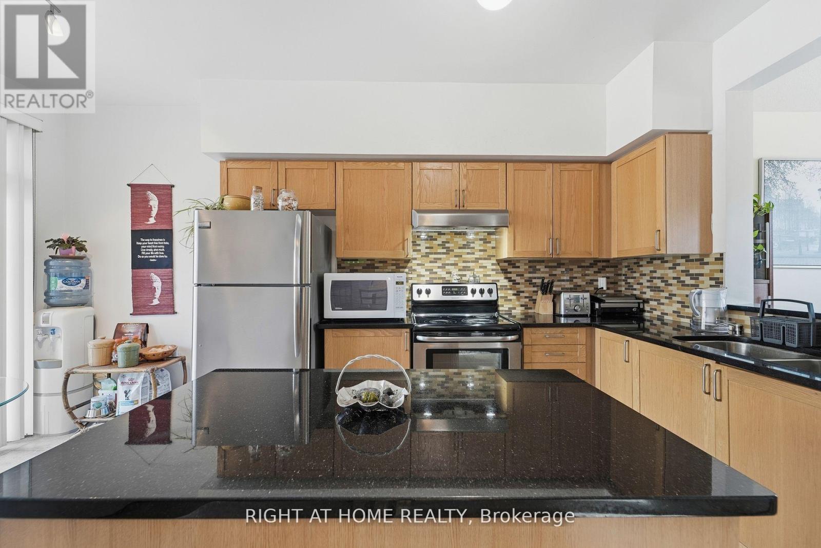 154 - 7155 Magistrate Terrace, Mississauga, Ontario  L5W 1Y9 - Photo 7 - W12809438