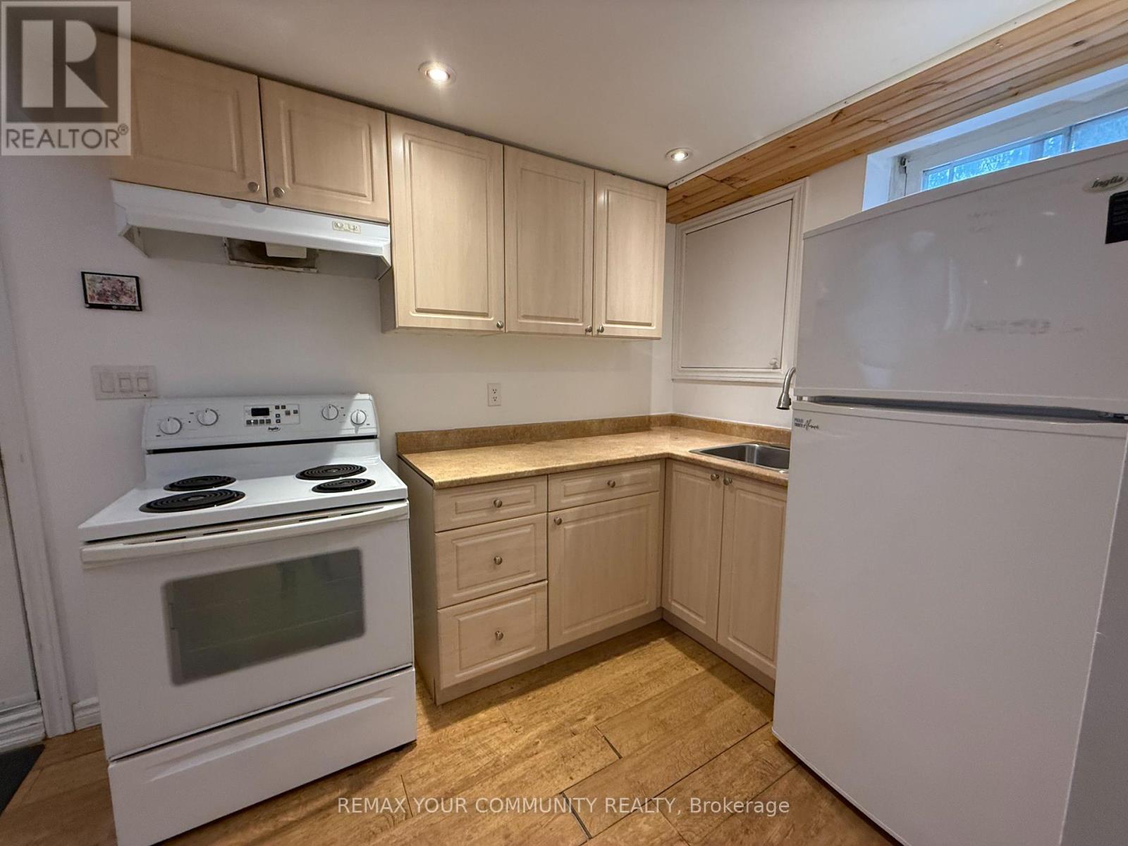 Lower - 165 Carlson Drive, Newmarket, Ontario  L3Y 3H2 - Photo 8 - N12809412