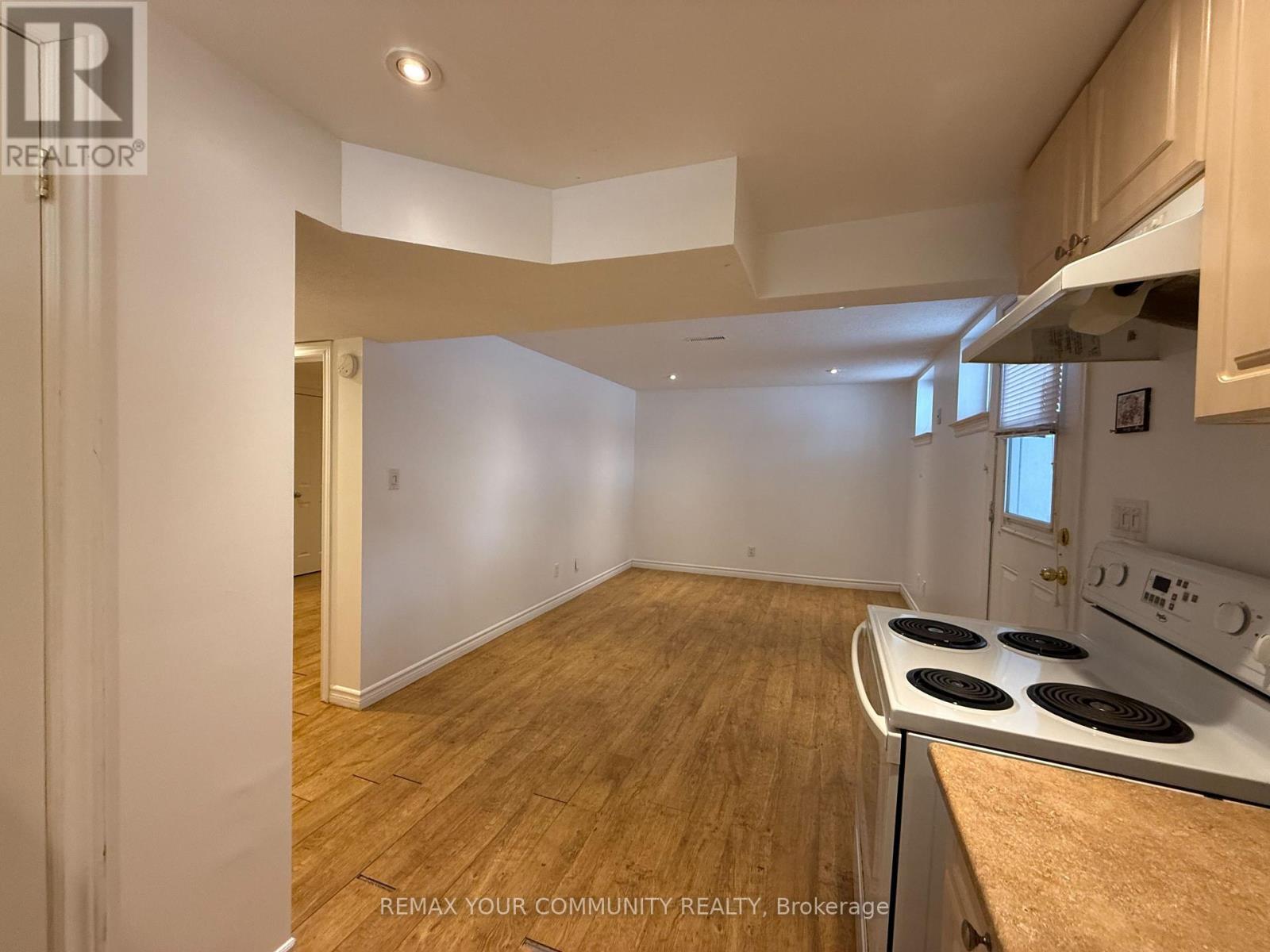 Lower - 165 Carlson Drive, Newmarket, Ontario  L3Y 3H2 - Photo 6 - N12809412