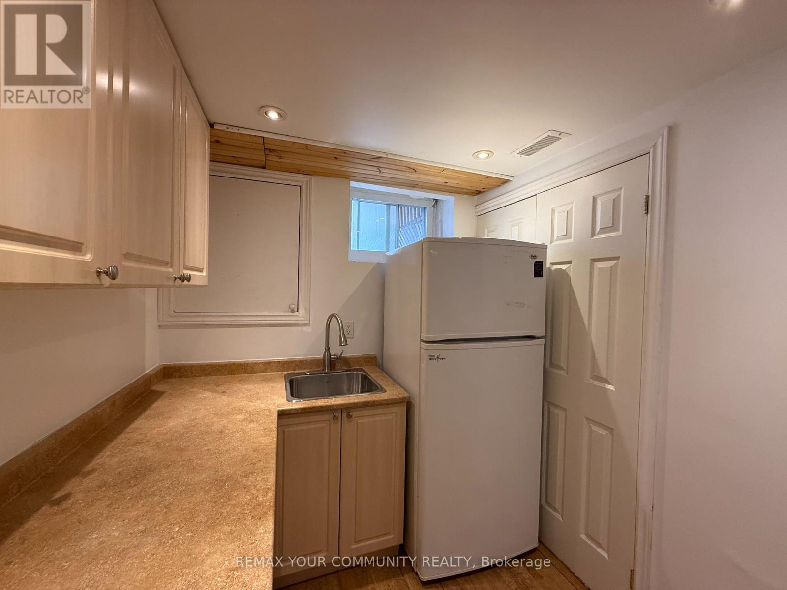 Lower - 165 Carlson Drive, Newmarket, Ontario  L3Y 3H2 - Photo 9 - N12809412