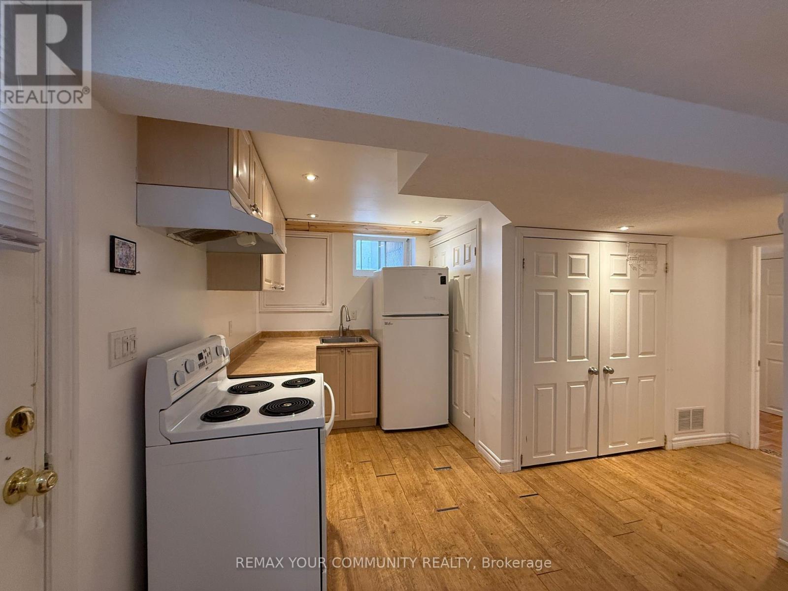 Lower - 165 Carlson Drive, Newmarket, Ontario  L3Y 3H2 - Photo 7 - N12809412