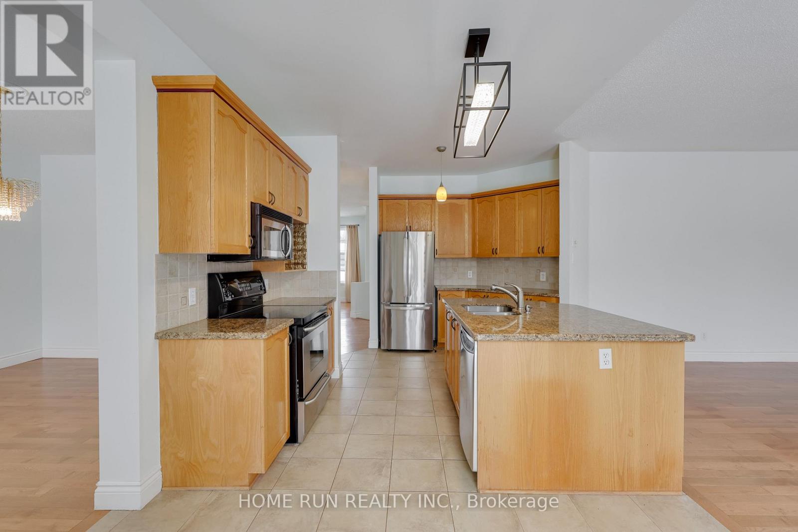 11 Westmeath Crescent, Ottawa, Ontario  K2K 3B1 - Photo 10 - X12809482