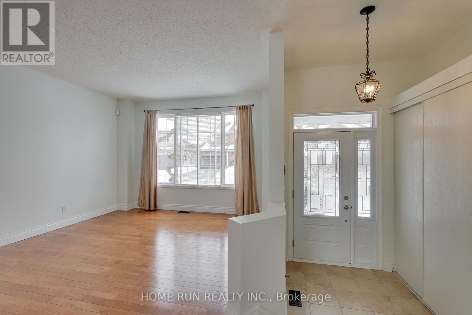 11 Westmeath Crescent, Ottawa, Ontario  K2K 3B1 - Photo 6 - X12809482