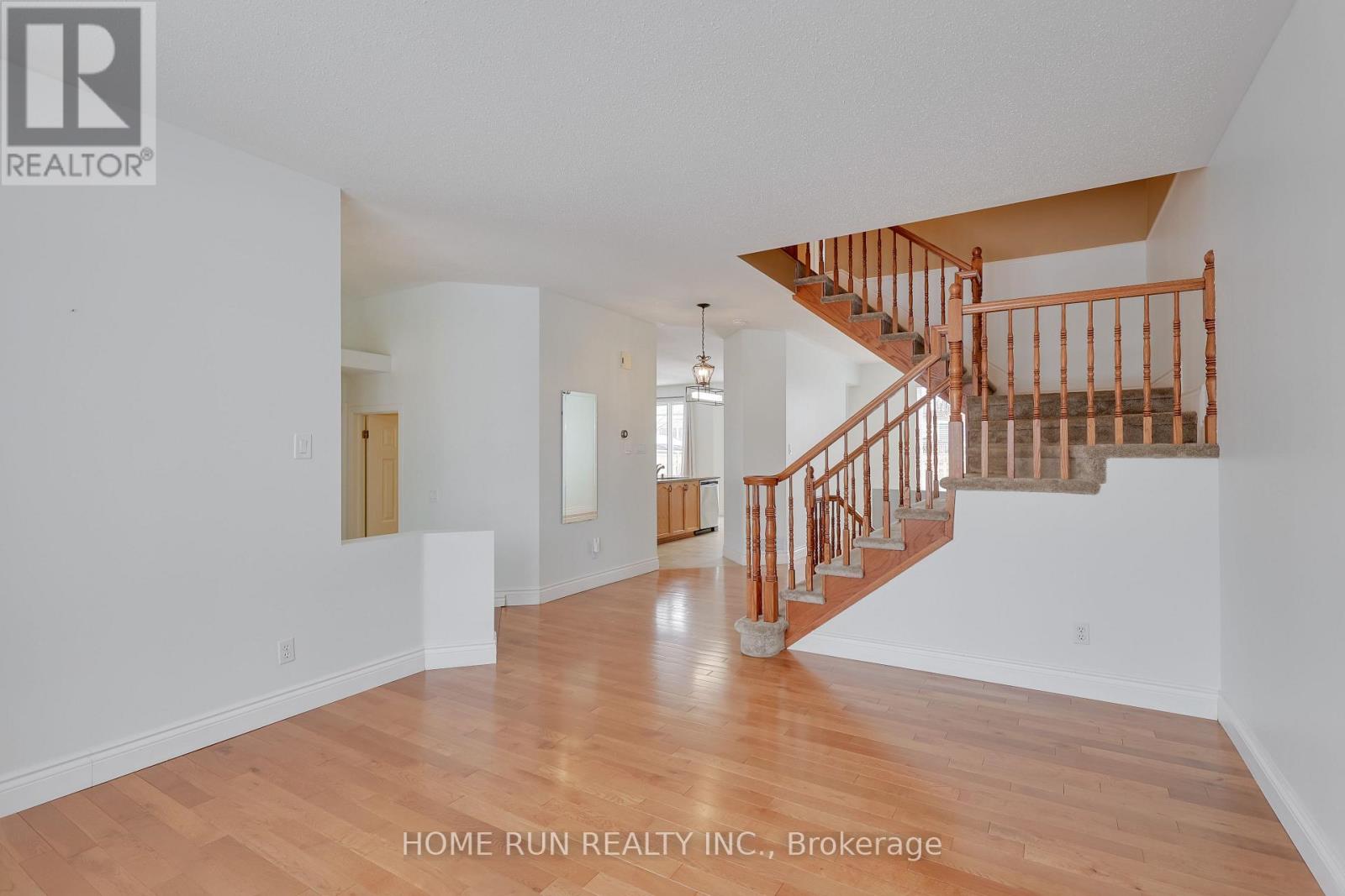 11 Westmeath Crescent, Ottawa, Ontario  K2K 3B1 - Photo 7 - X12809482