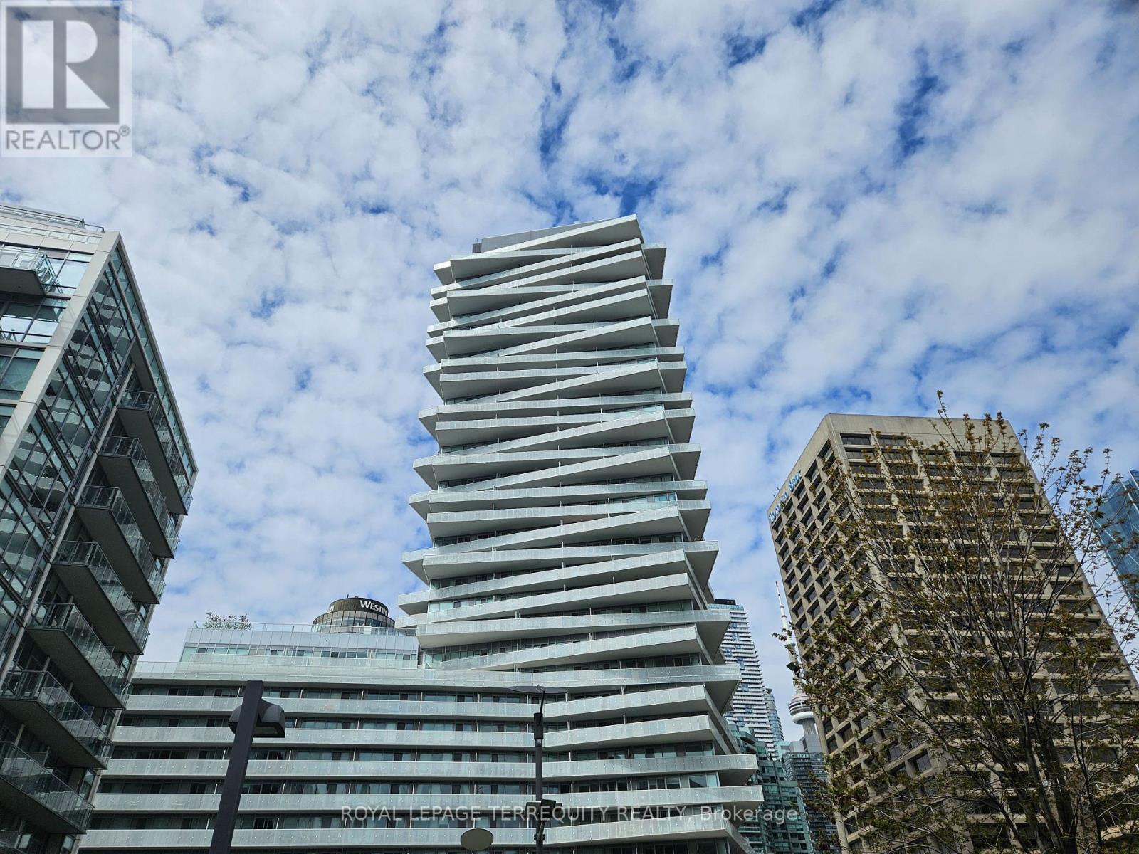 918 - 15 Queens Quay E, Toronto, Ontario  M5E 0C5 - Photo 1 - C12809460