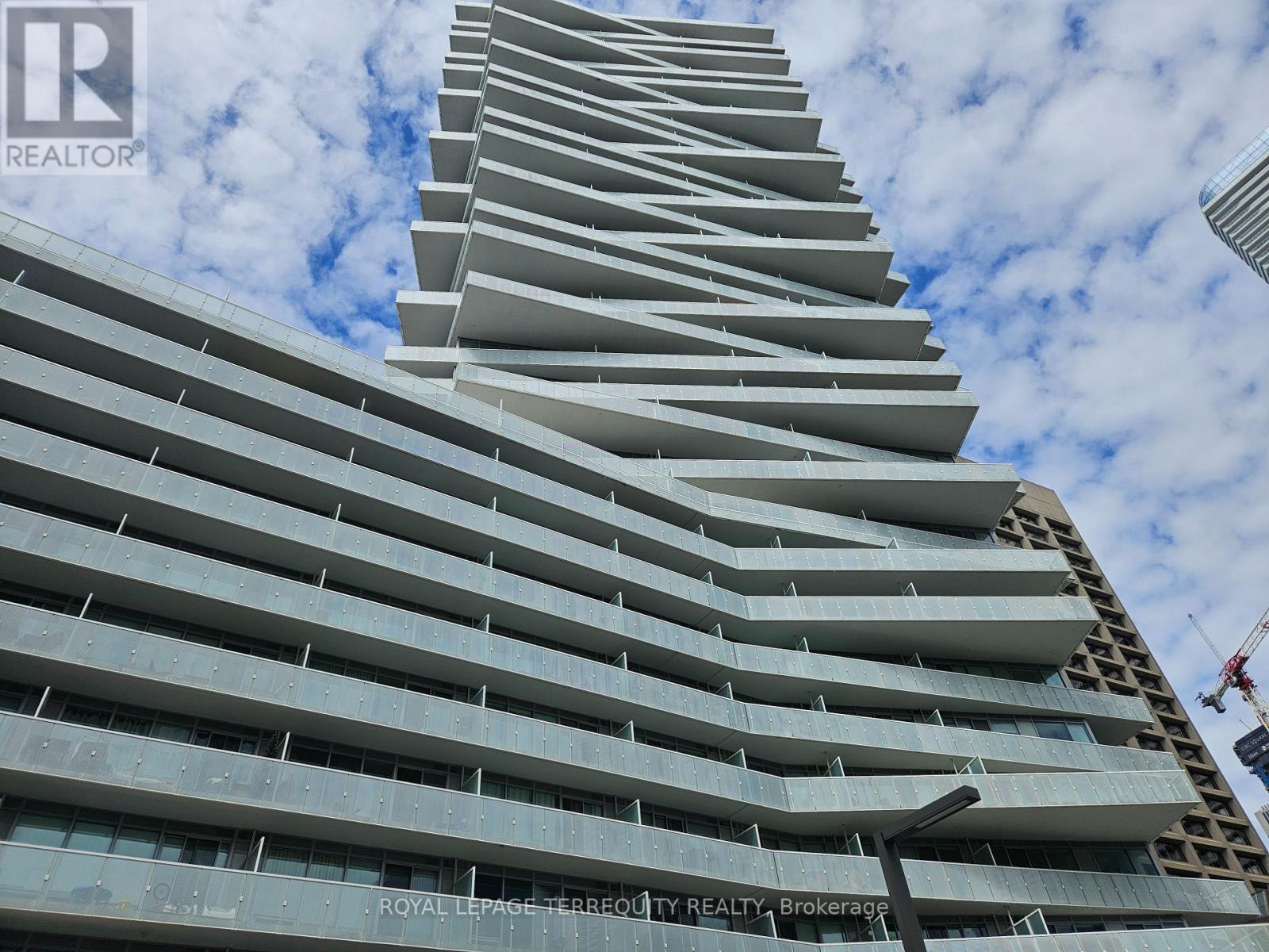 918 - 15 Queens Quay E, Toronto, Ontario  M5E 0C5 - Photo 2 - C12809460