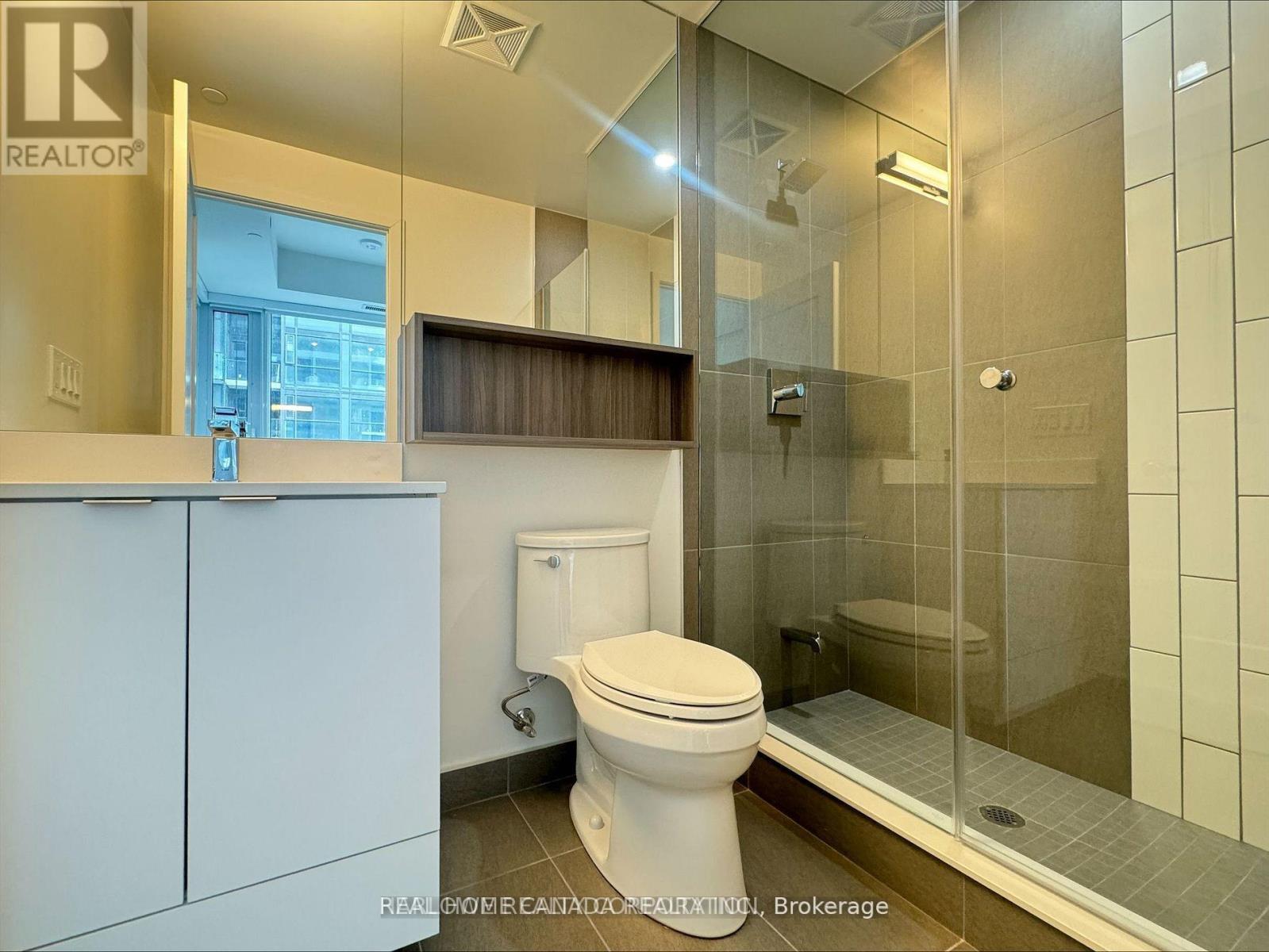 1726 - 70 Princess Street, Toronto (Waterfront Communities), Ontario  M5A 0X6 - Photo 11 - C12809478