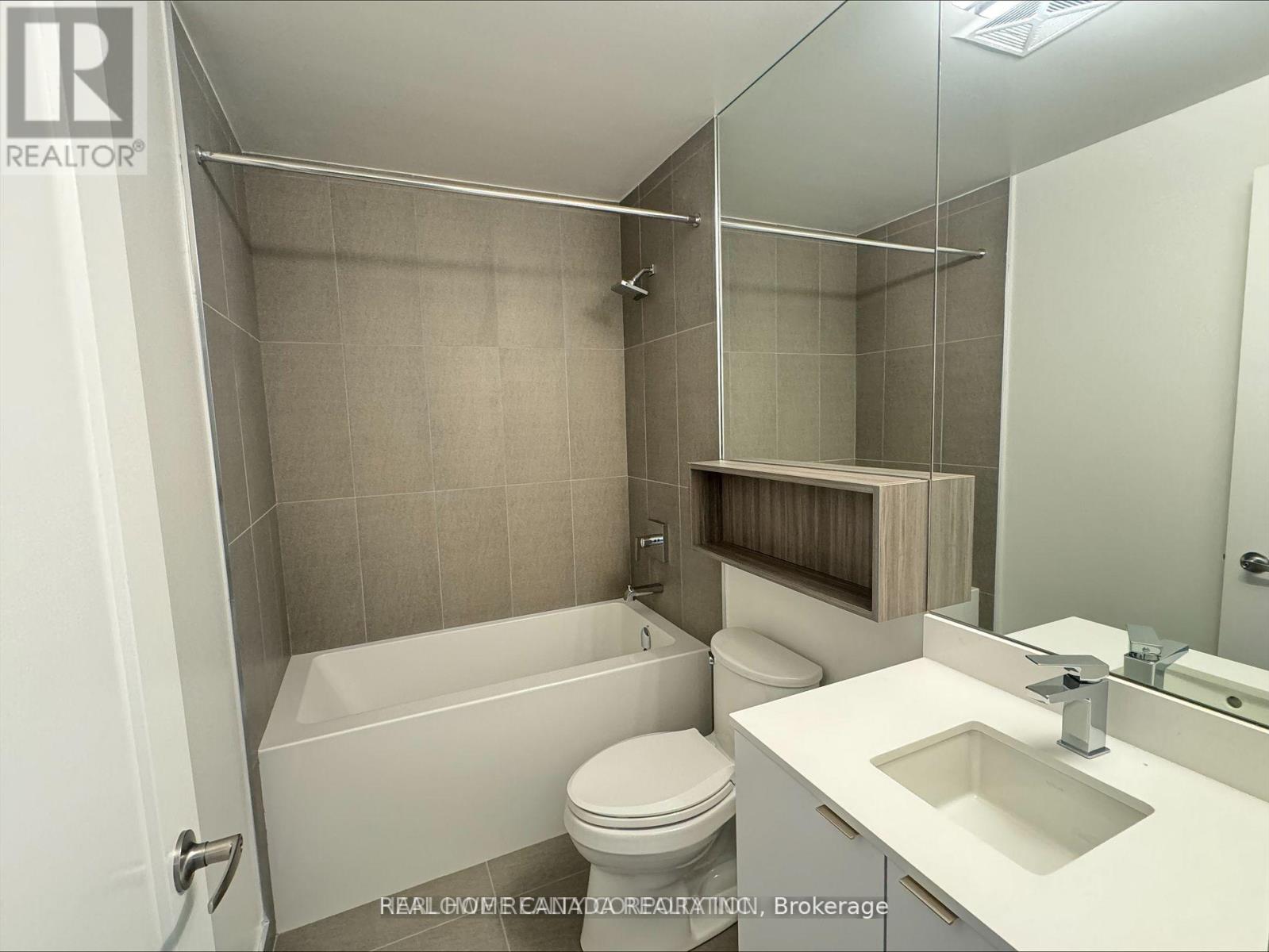 1726 - 70 Princess Street, Toronto (Waterfront Communities), Ontario  M5A 0X6 - Photo 9 - C12809478