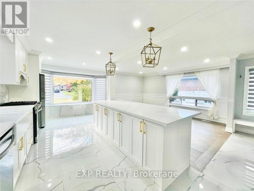 15 Scarcliff Gardens, Toronto, Ontario  M1E 2A1 - Photo 4 - E12804496