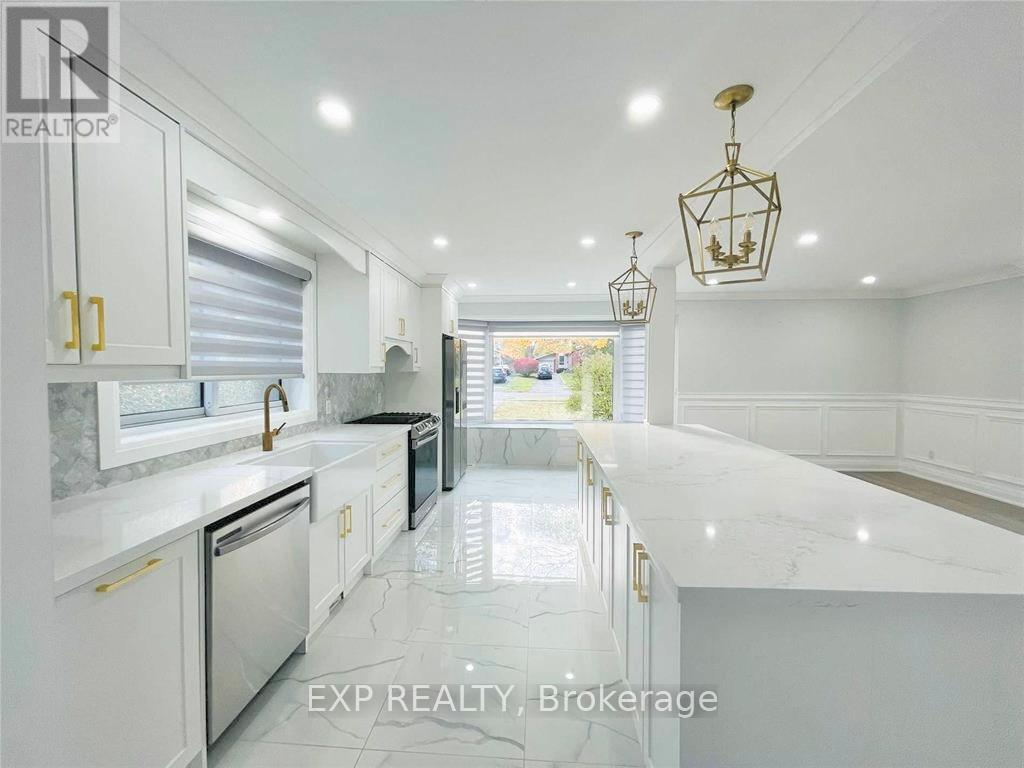 15 Scarcliff Gardens, Toronto, Ontario  M1E 2A1 - Photo 5 - E12804496