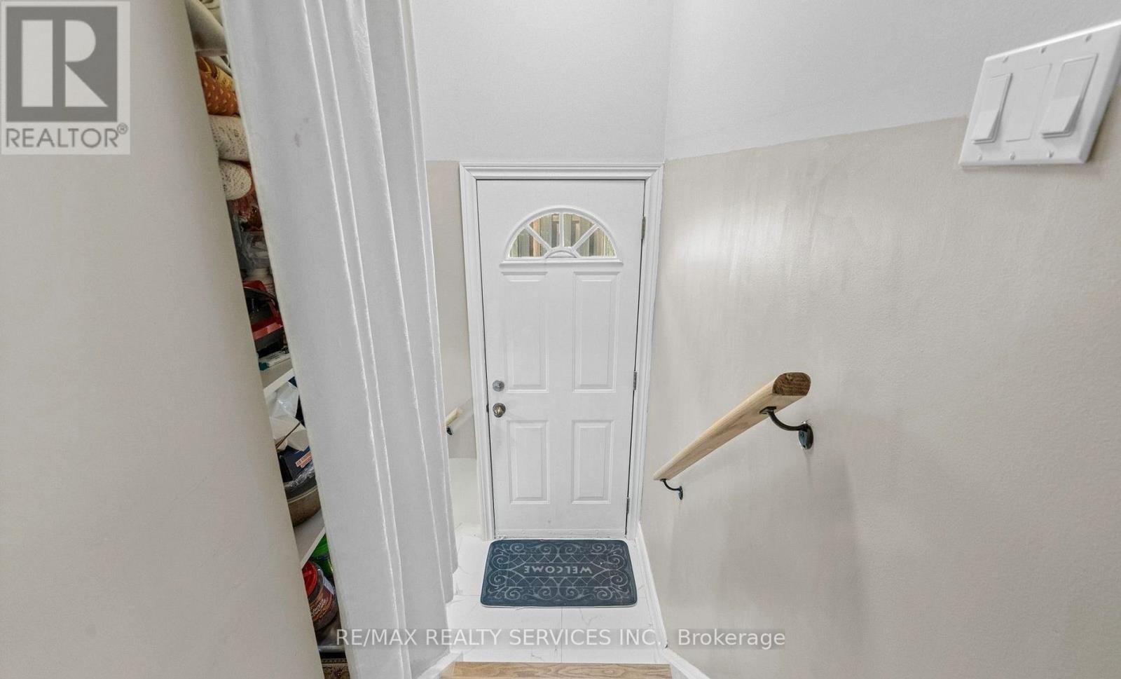 5 Avondale Boulevard S, Brampton, Ontario  L6T 1H1 - Photo 2 - W12809452