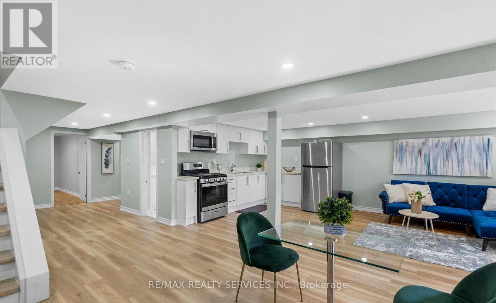 5 Avondale Boulevard S, Brampton, Ontario  L6T 1H1 - Photo 4 - W12809452