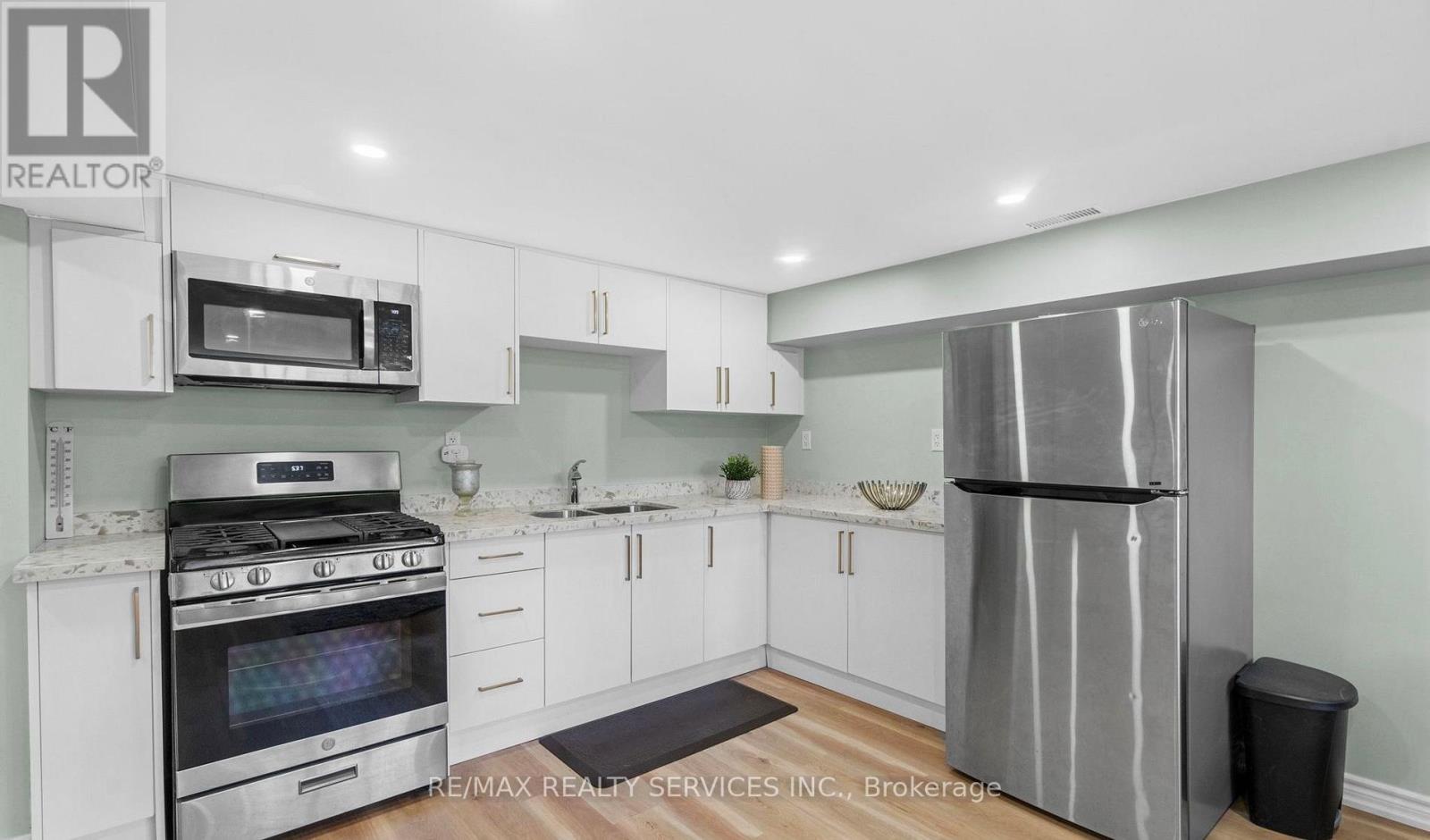 5 Avondale Boulevard S, Brampton, Ontario  L6T 1H1 - Photo 9 - W12809452