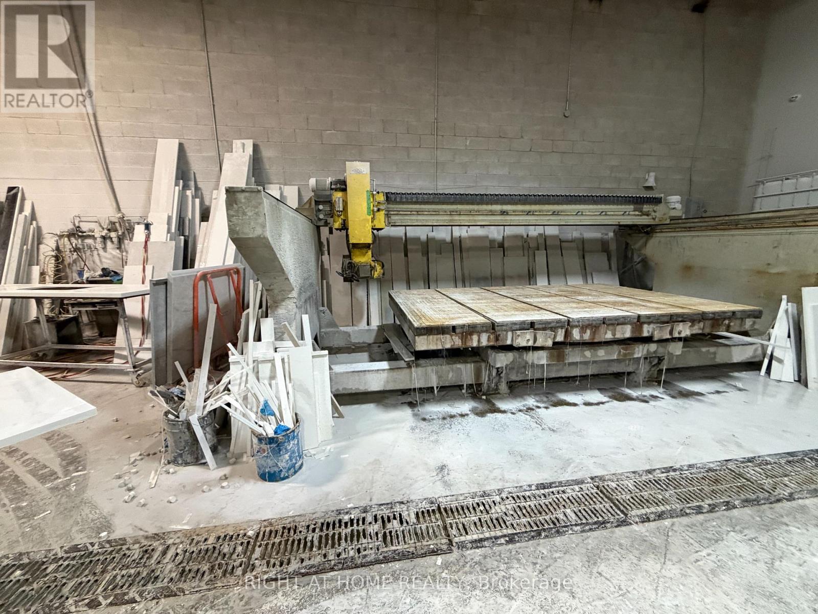 6 - 1273 North Service Road E, Oakville (Qe Queen Elizabeth), Ontario  L6H 1A7 - Photo 6 - W12809464