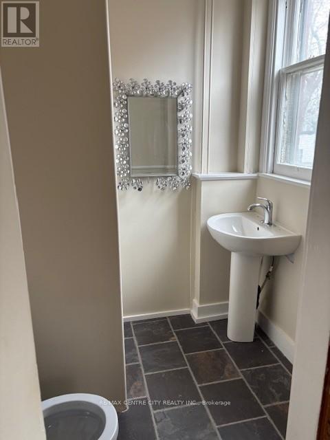 27 Southwick Street, St. Thomas, Ontario N5R 3R7 - Photo 8 - X12805850