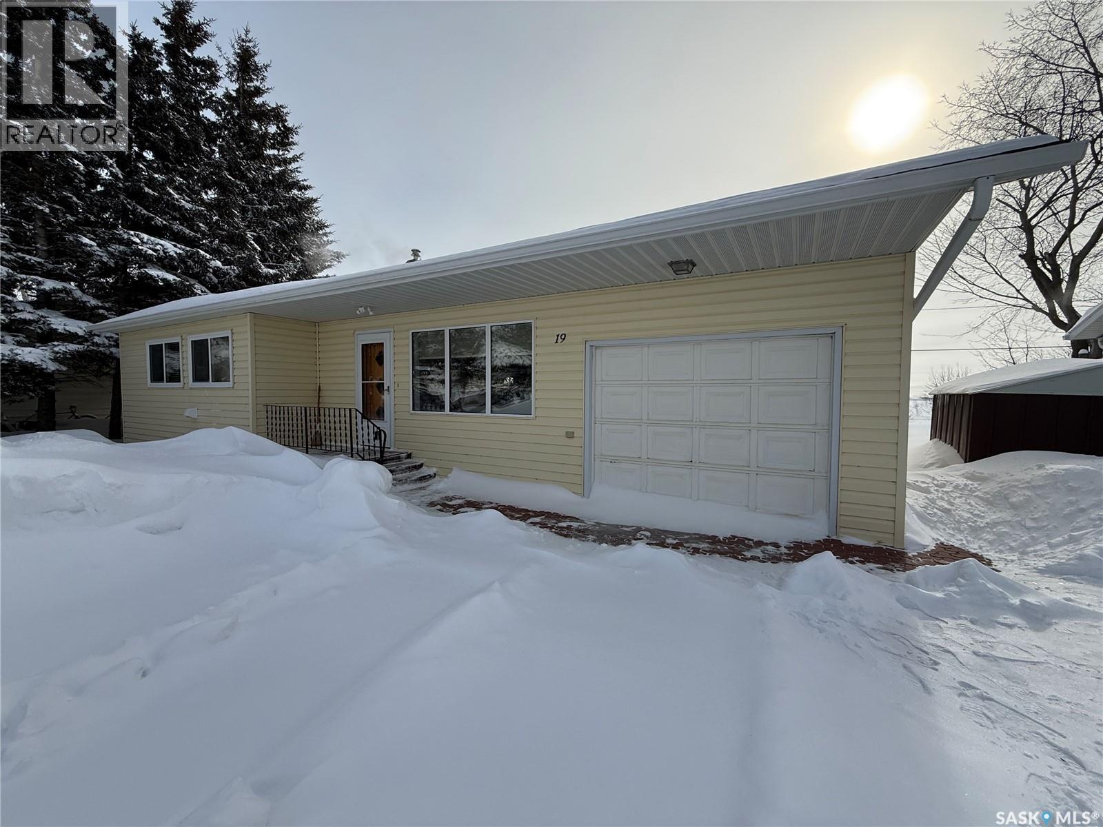 19 Saskatchewan AVENUE, Quill Lake, Saskatchewan