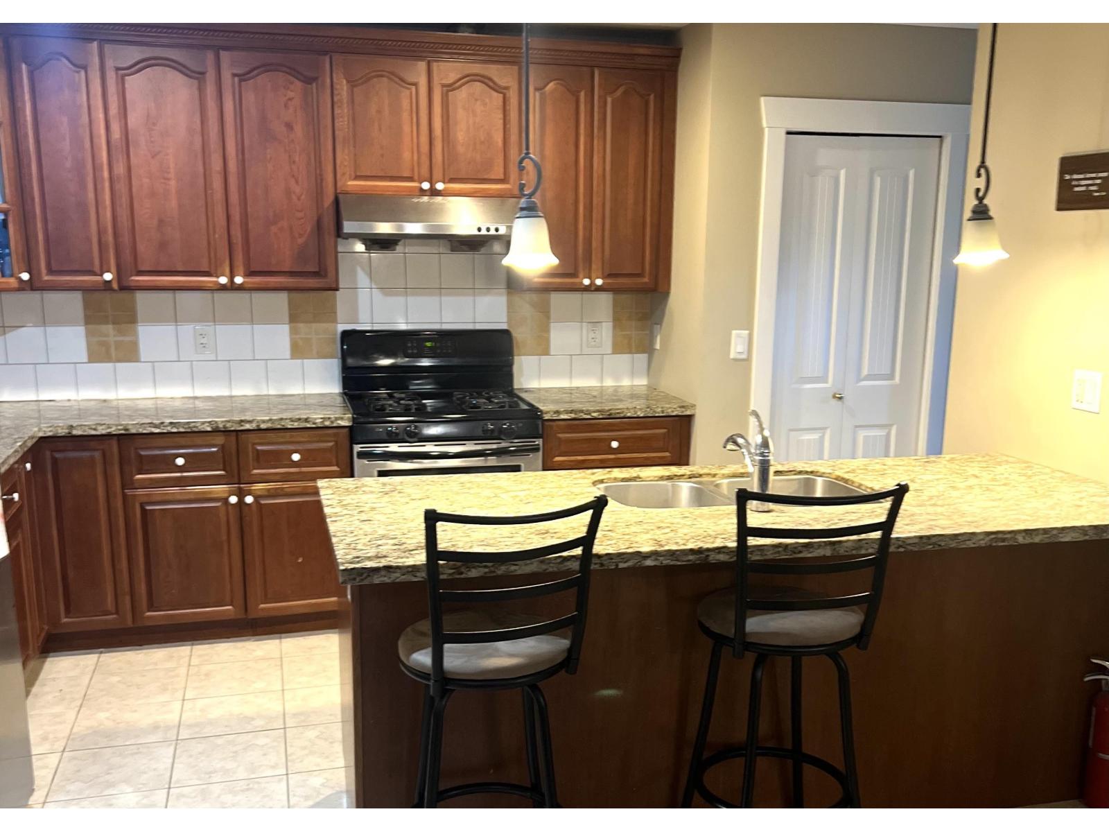 13838 116 Avenue, Surrey, British Columbia  V3R 2T2 - Photo 3 - R3091915