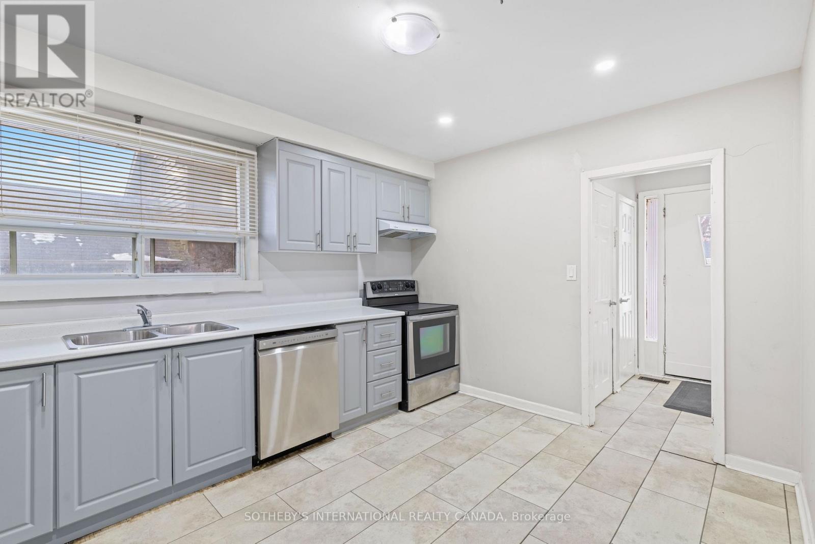 957 Beechwood Avenue, Mississauga, Ontario  L5G 4E3 - Photo 10 - W12809494