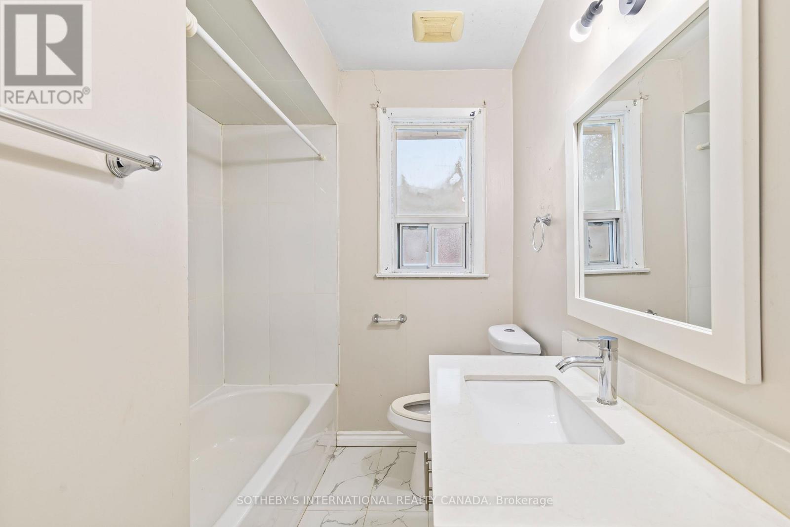 957 Beechwood Avenue, Mississauga, Ontario  L5G 4E3 - Photo 12 - W12809494