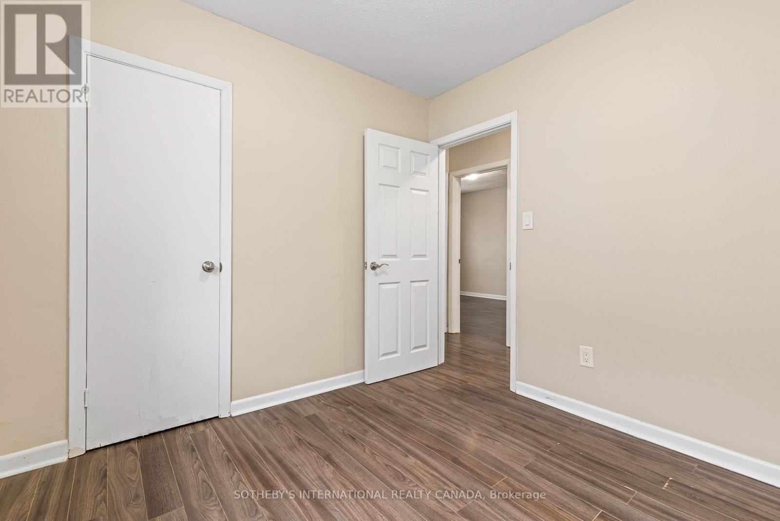 957 Beechwood Avenue, Mississauga, Ontario  L5G 4E3 - Photo 14 - W12809494