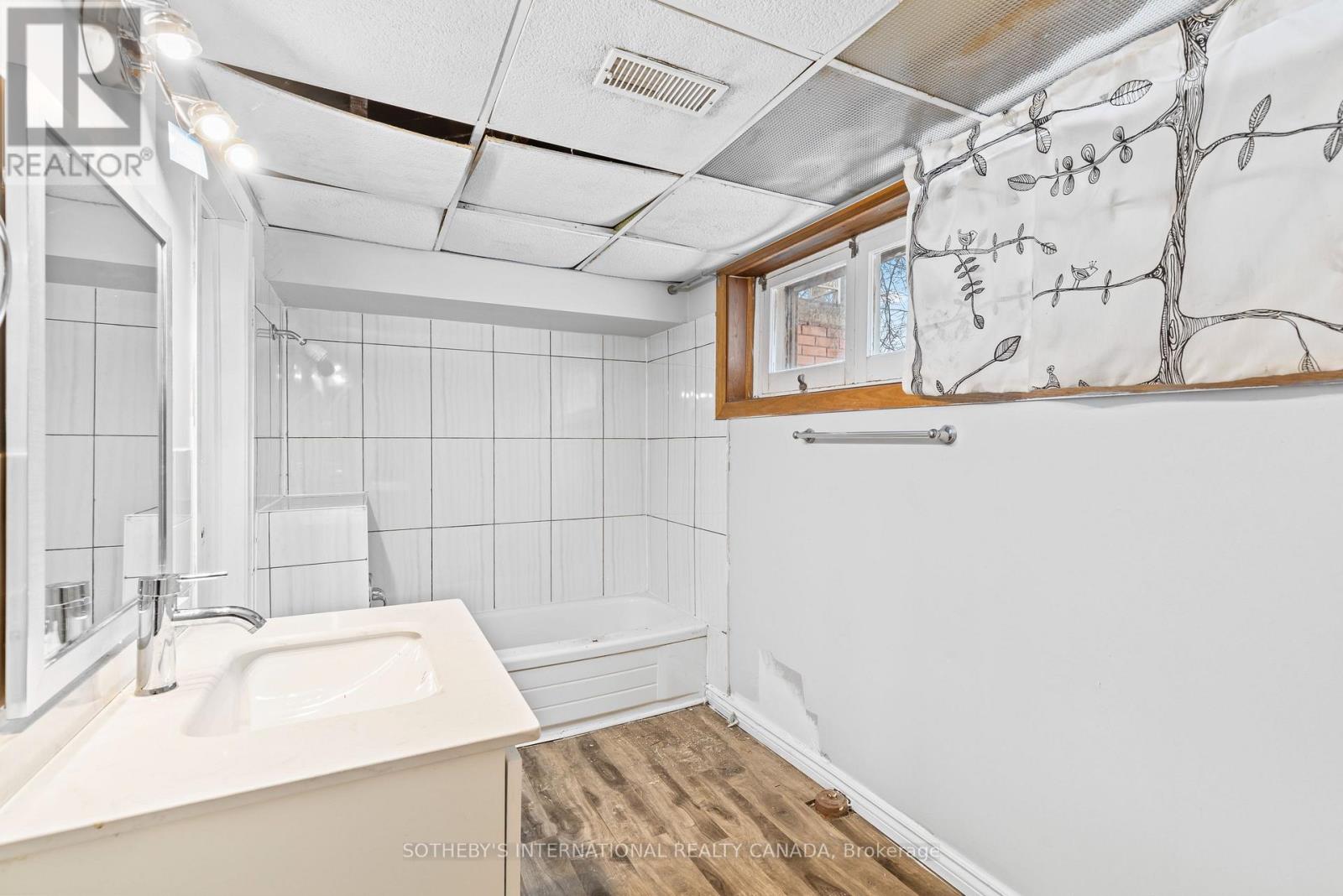 957 Beechwood Avenue, Mississauga, Ontario  L5G 4E3 - Photo 19 - W12809494