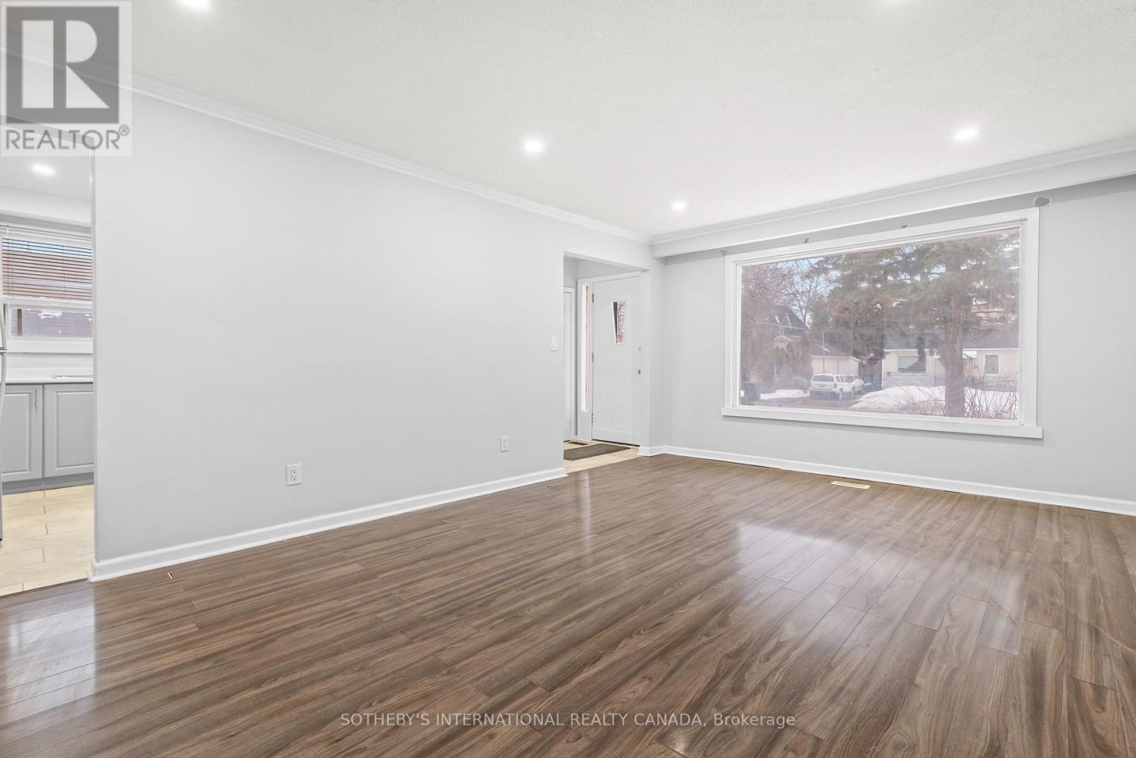 957 Beechwood Avenue, Mississauga, Ontario  L5G 4E3 - Photo 7 - W12809494