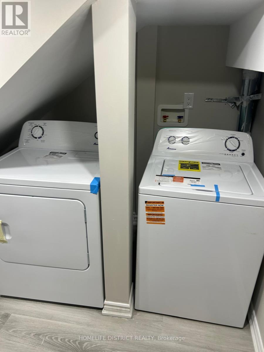 807 Apple Terrace, Milton, Ontario  L9E 2C3 - Photo 3 - W12809496