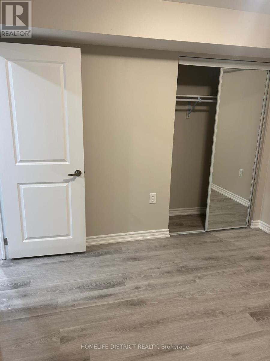 807 Apple Terrace, Milton, Ontario  L9E 2C3 - Photo 4 - W12809496