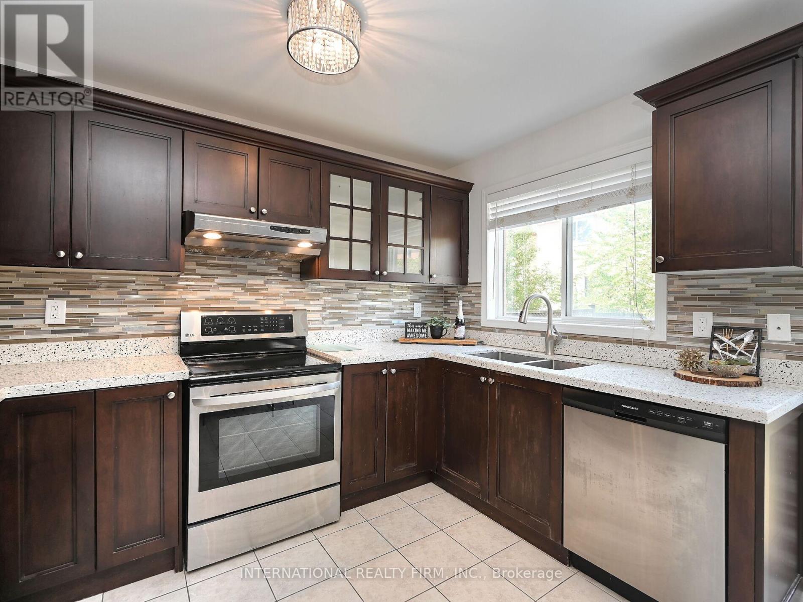 2382 Falkland Crescent, Oakville, Ontario  L6M 4Y1 - Photo 13 - W12809510