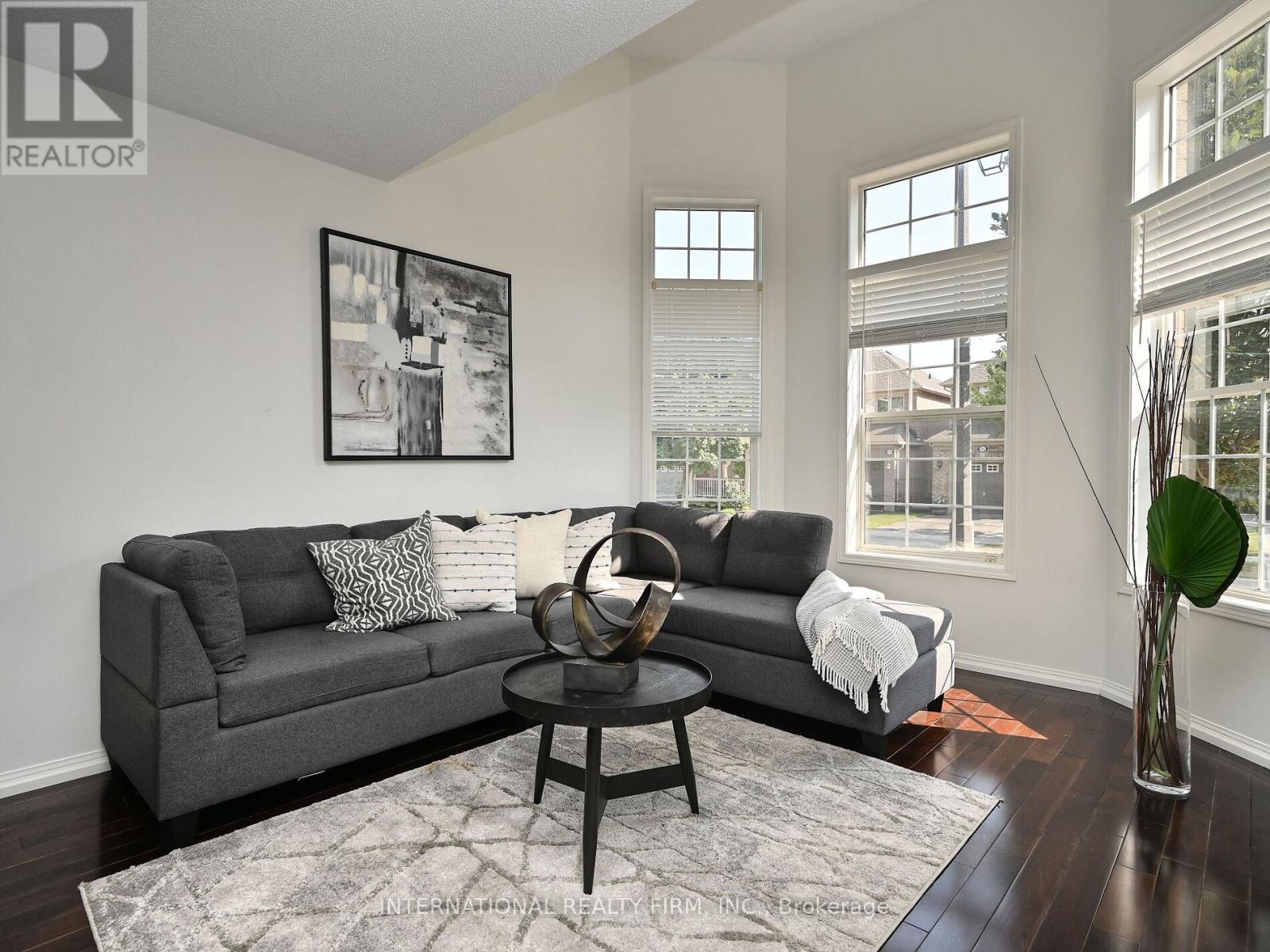 2382 Falkland Crescent, Oakville, Ontario  L6M 4Y1 - Photo 5 - W12809510