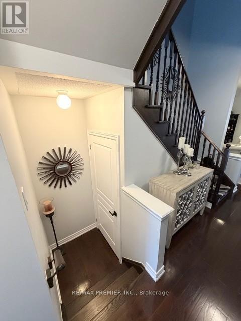 82 Chesterwood Crescent, Brampton, Ontario  L6Y 0Z5 - Photo 4 - W12809512