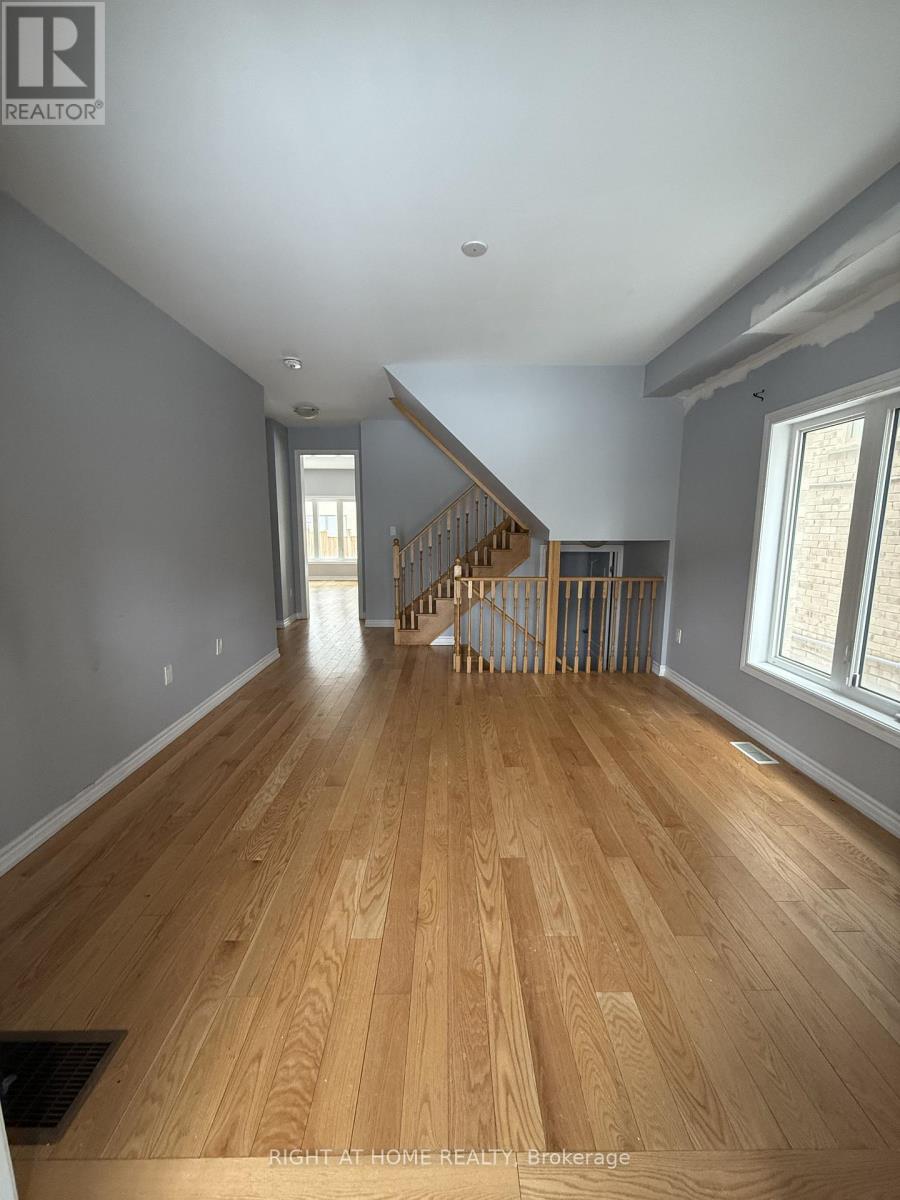 29 Faders Drive, Brampton, Ontario  L7A 4Y2 - Photo 4 - W12809520