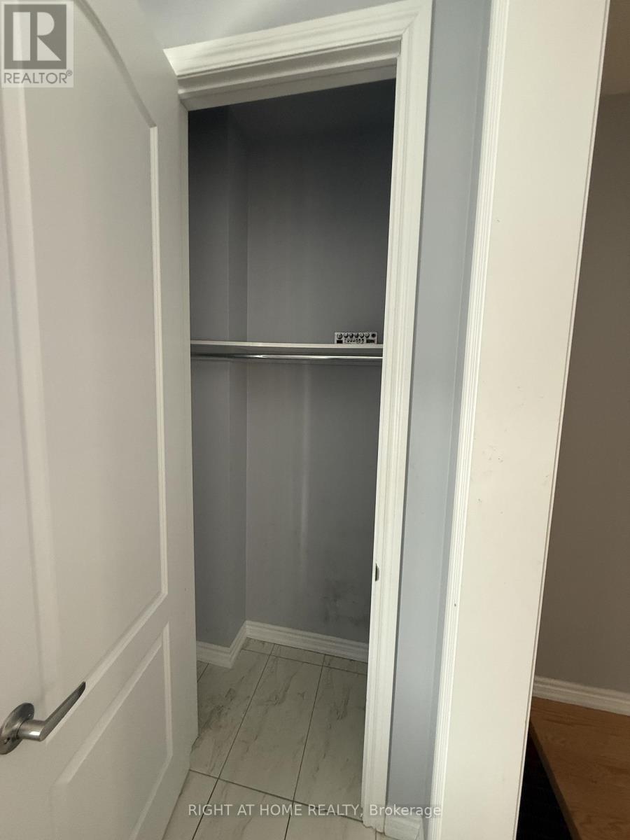 29 Faders Drive, Brampton, Ontario  L7A 4Y2 - Photo 5 - W12809520