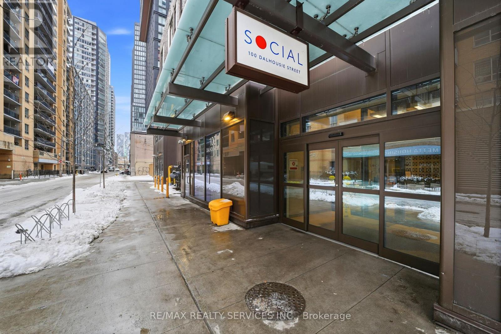 1403 - 100 Dalhousie Street, Toronto, Ontario  M5B 0C7 - Photo 2 - C12809540