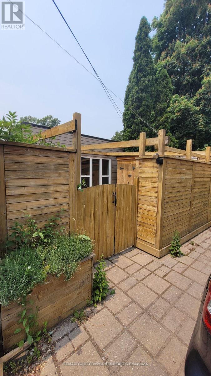 Studio Unit - 864 Millwood Road, Toronto, Ontario  M4G 1W6 - Photo 10 - C12809542