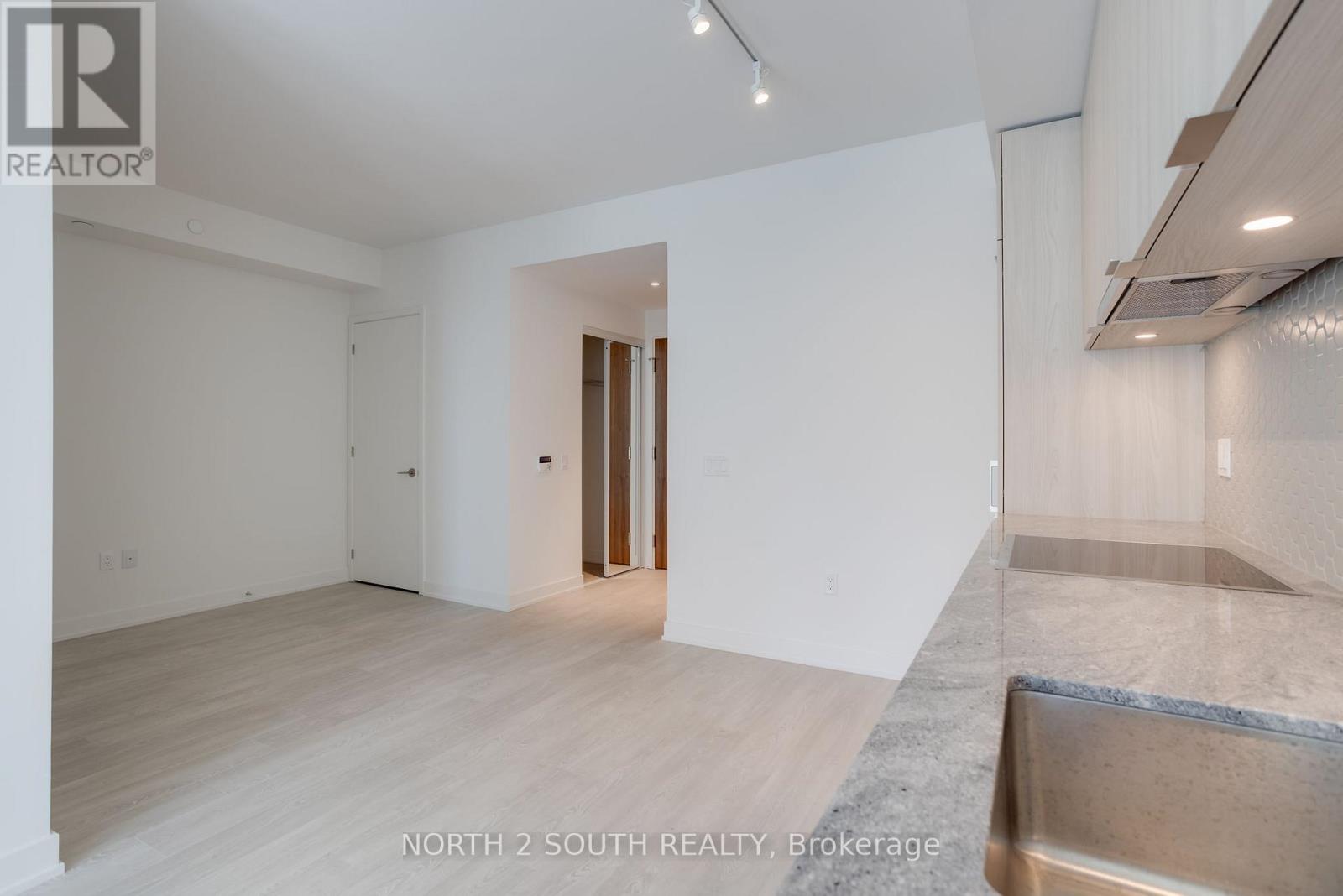 518 - 15 Queens Quay E, Toronto, Ontario  M5E 0A4 - Photo 11 - C12809562