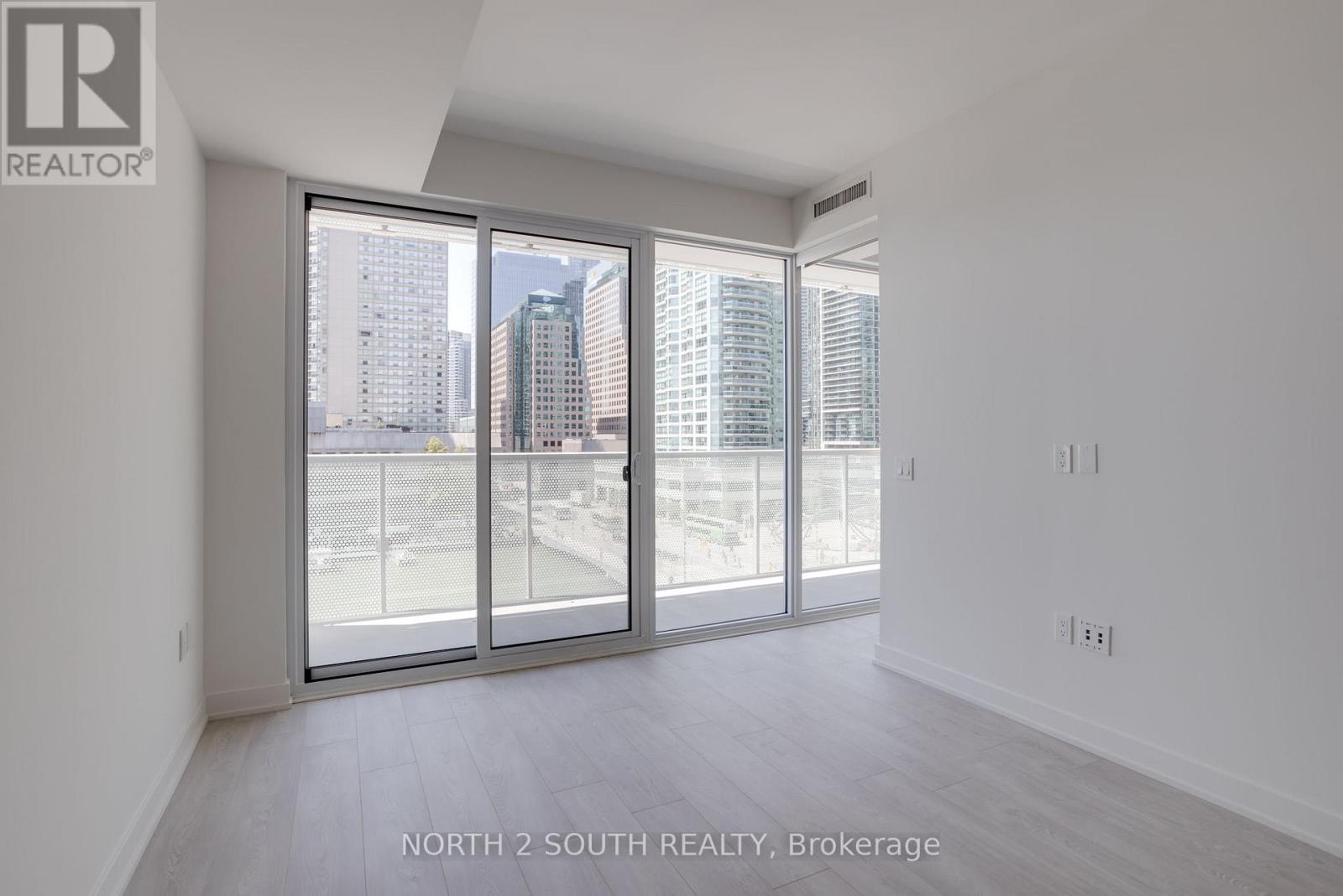 518 - 15 Queens Quay E, Toronto, Ontario  M5E 0A4 - Photo 17 - C12809562