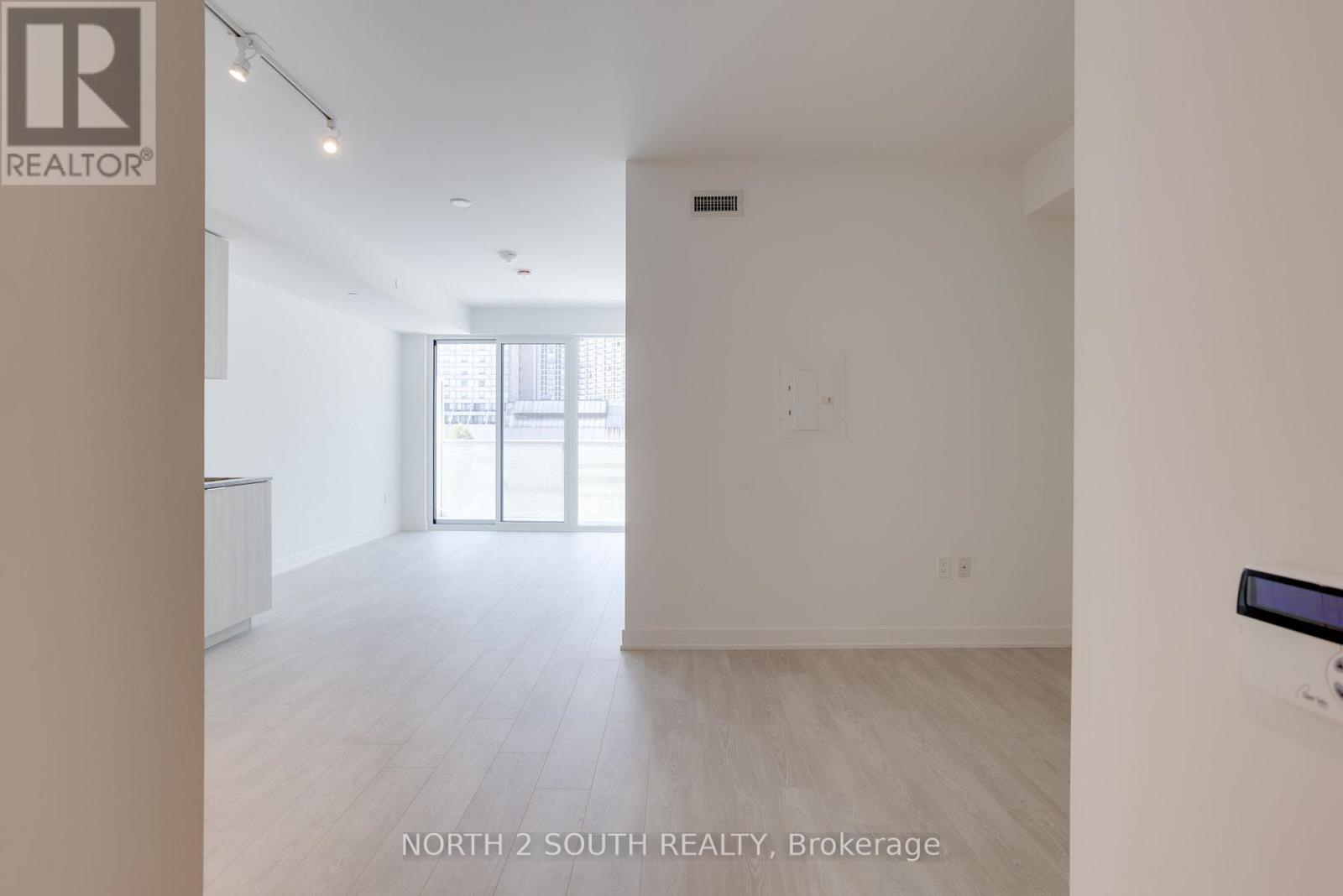 518 - 15 Queens Quay E, Toronto, Ontario  M5E 0A4 - Photo 5 - C12809562