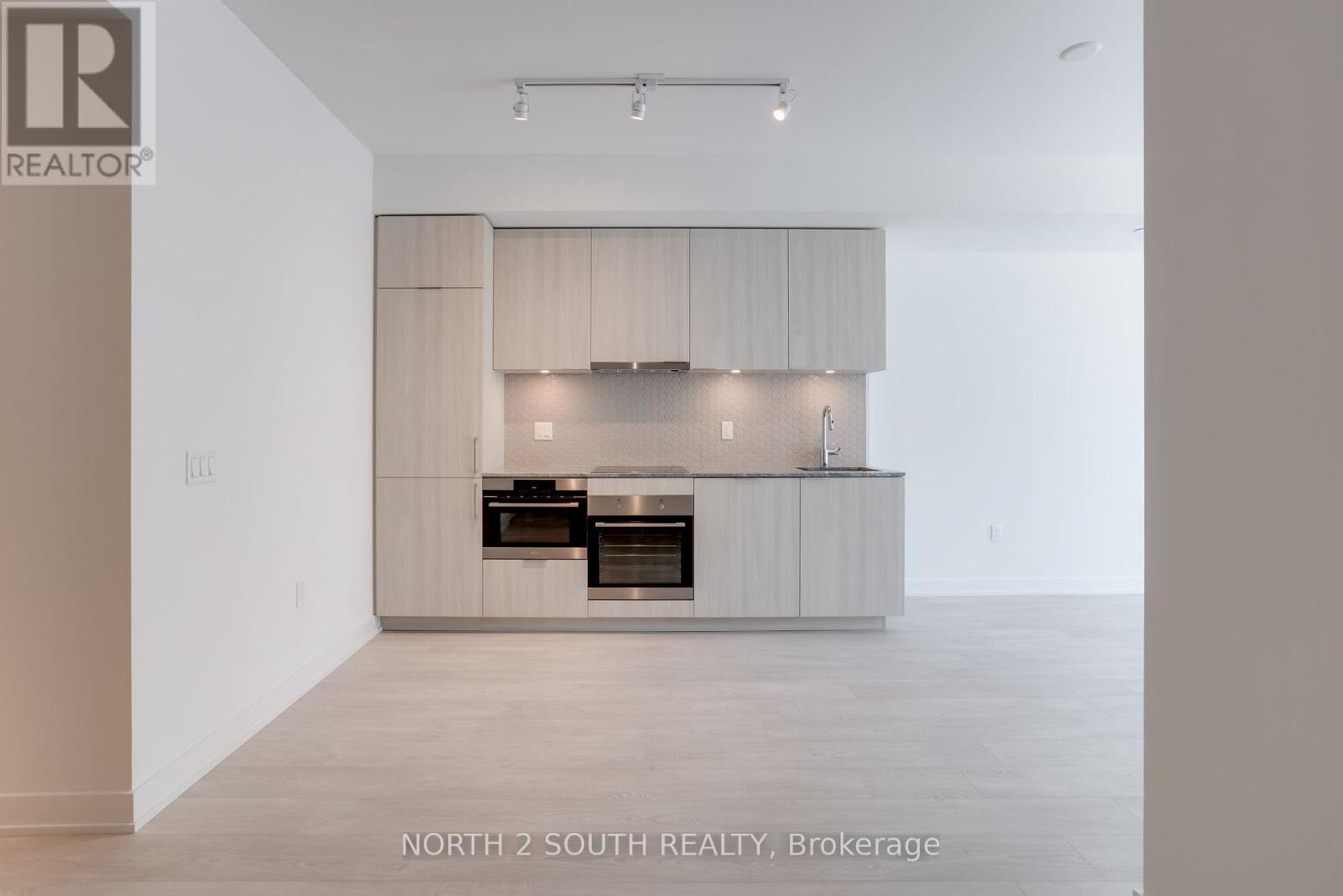 518 - 15 Queens Quay E, Toronto, Ontario  M5E 0A4 - Photo 7 - C12809562