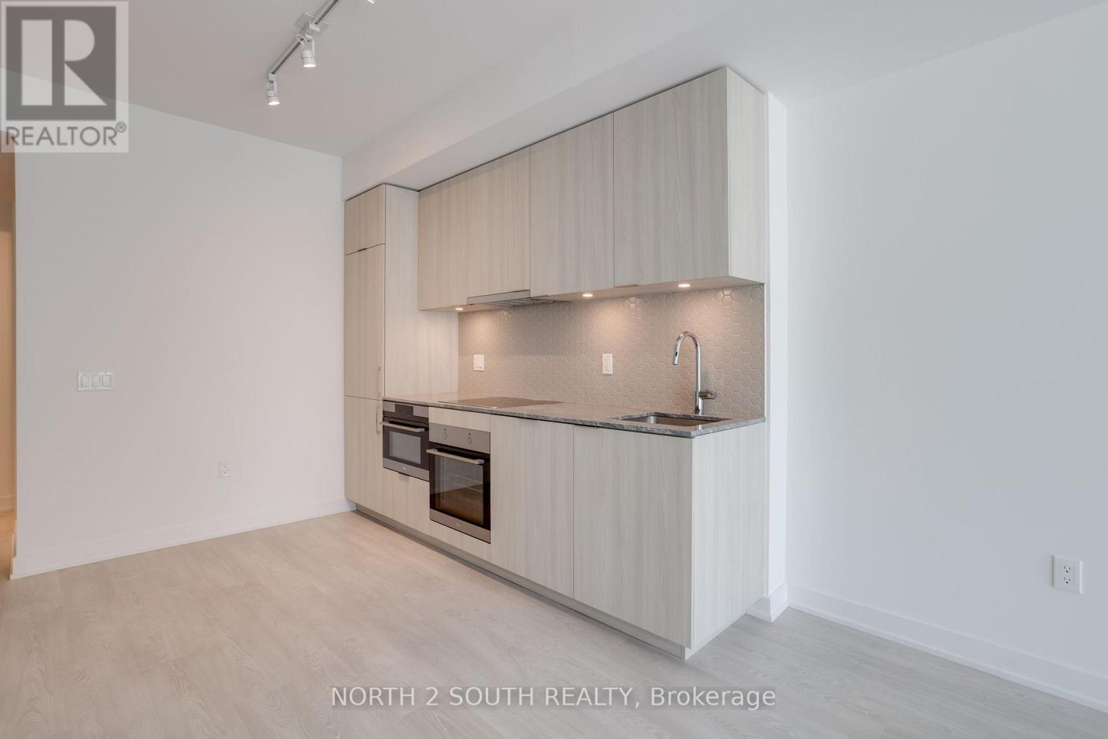 518 - 15 Queens Quay E, Toronto, Ontario  M5E 0A4 - Photo 9 - C12809562