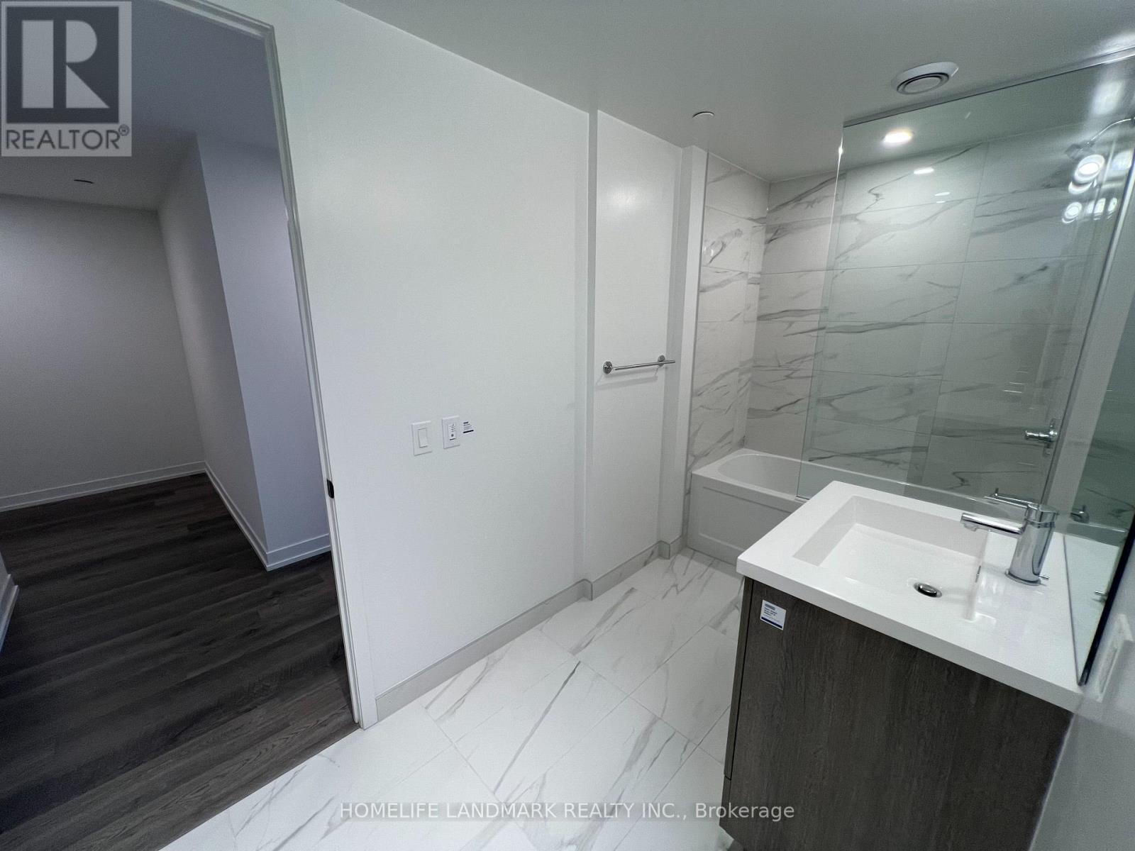 319 - 195 Commerce Street, Vaughan, Ontario  L4K 5Z7 - Photo 7 - N12809526