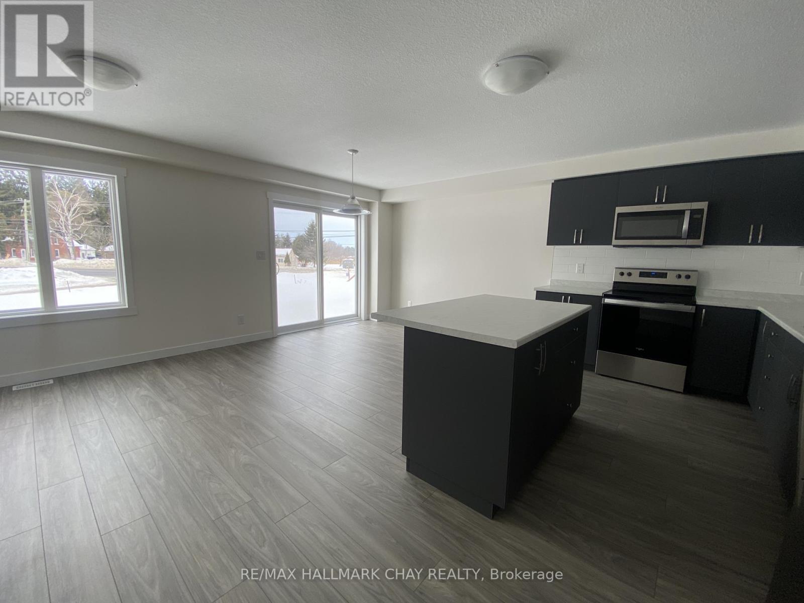 14 Strath Crescent, Springwater, Ontario  L0L 1P0 - Photo 4 - S12809536