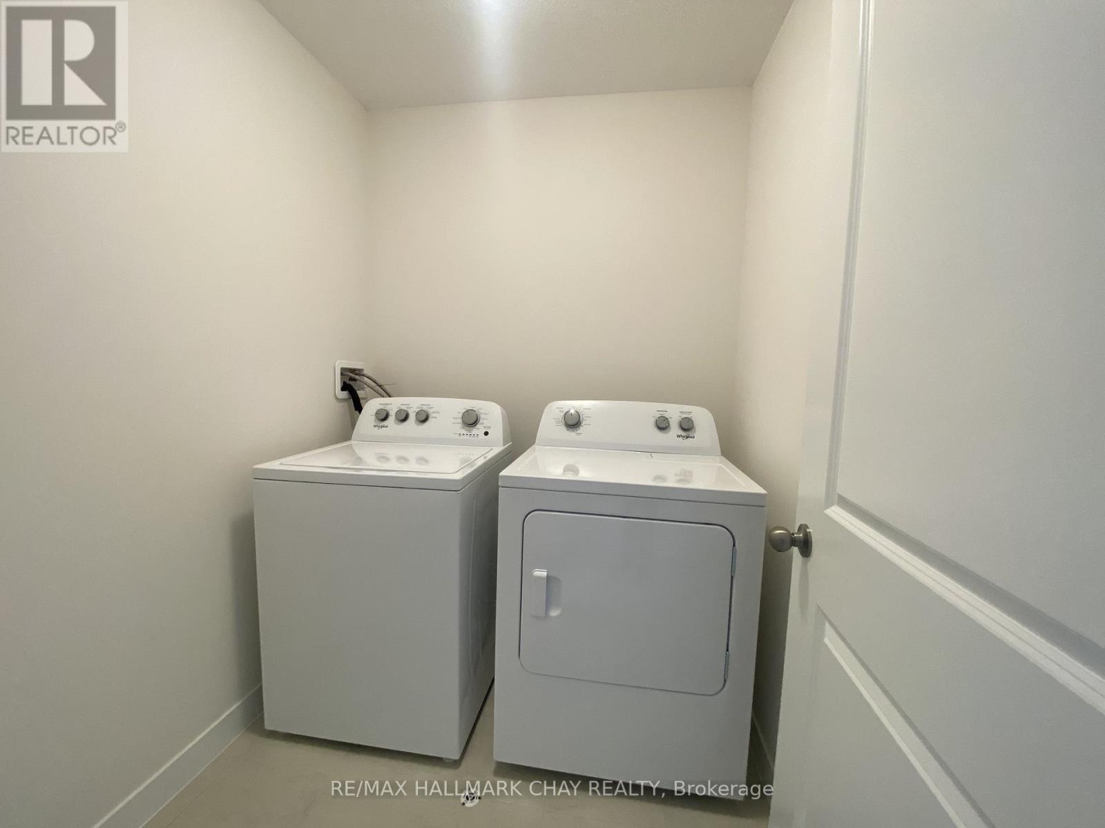 14 Strath Crescent, Springwater, Ontario  L0L 1P0 - Photo 6 - S12809536