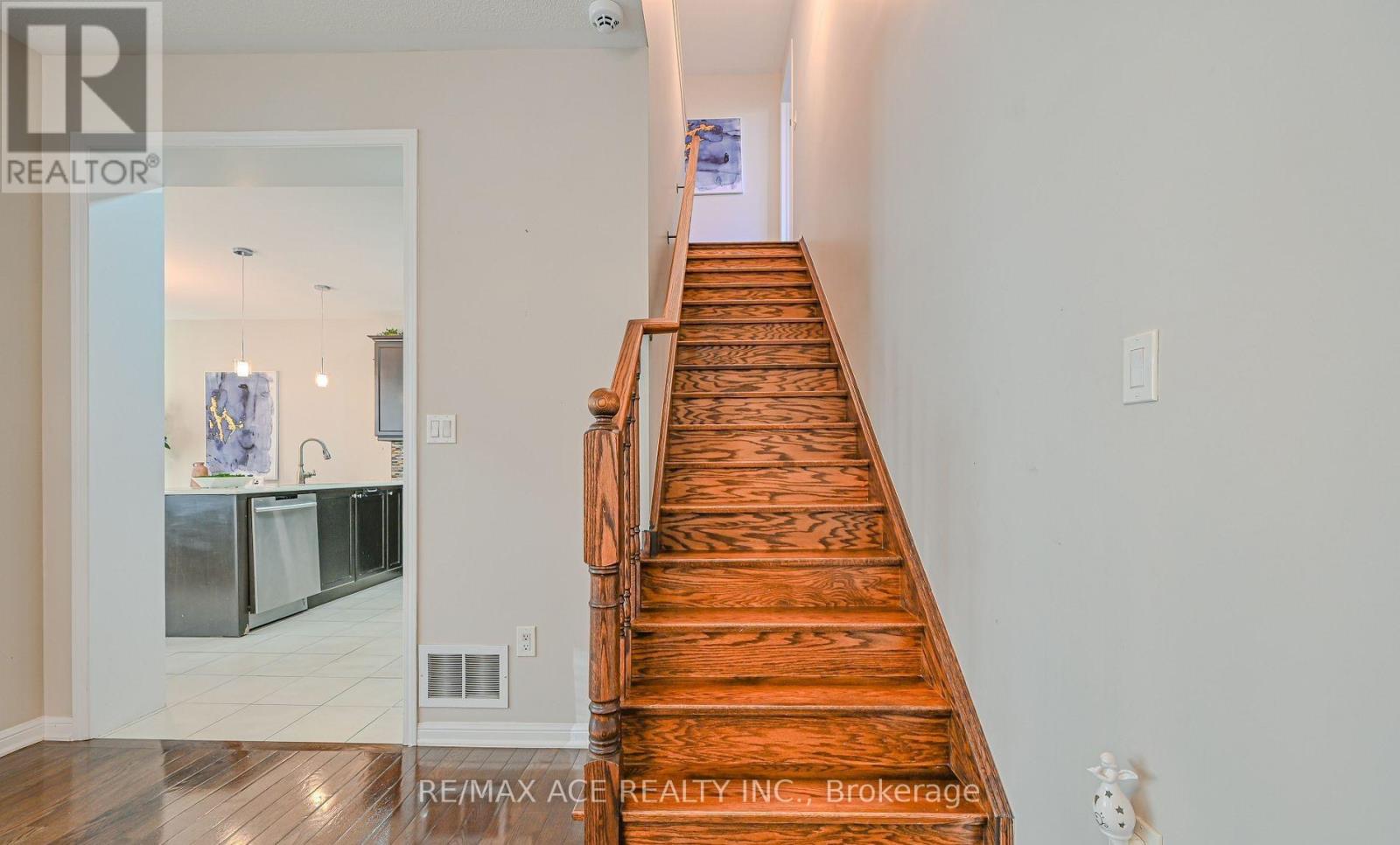 Main - 34 Ventura Avenue, Brampton, Ontario  L6Y 4Y8 - Photo 8 - W12809566